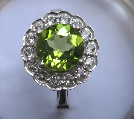 Gold ring Peridot