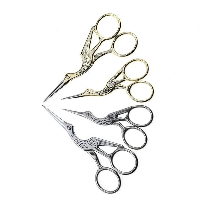 Необычные ножницы с вышивкой и рукояткой