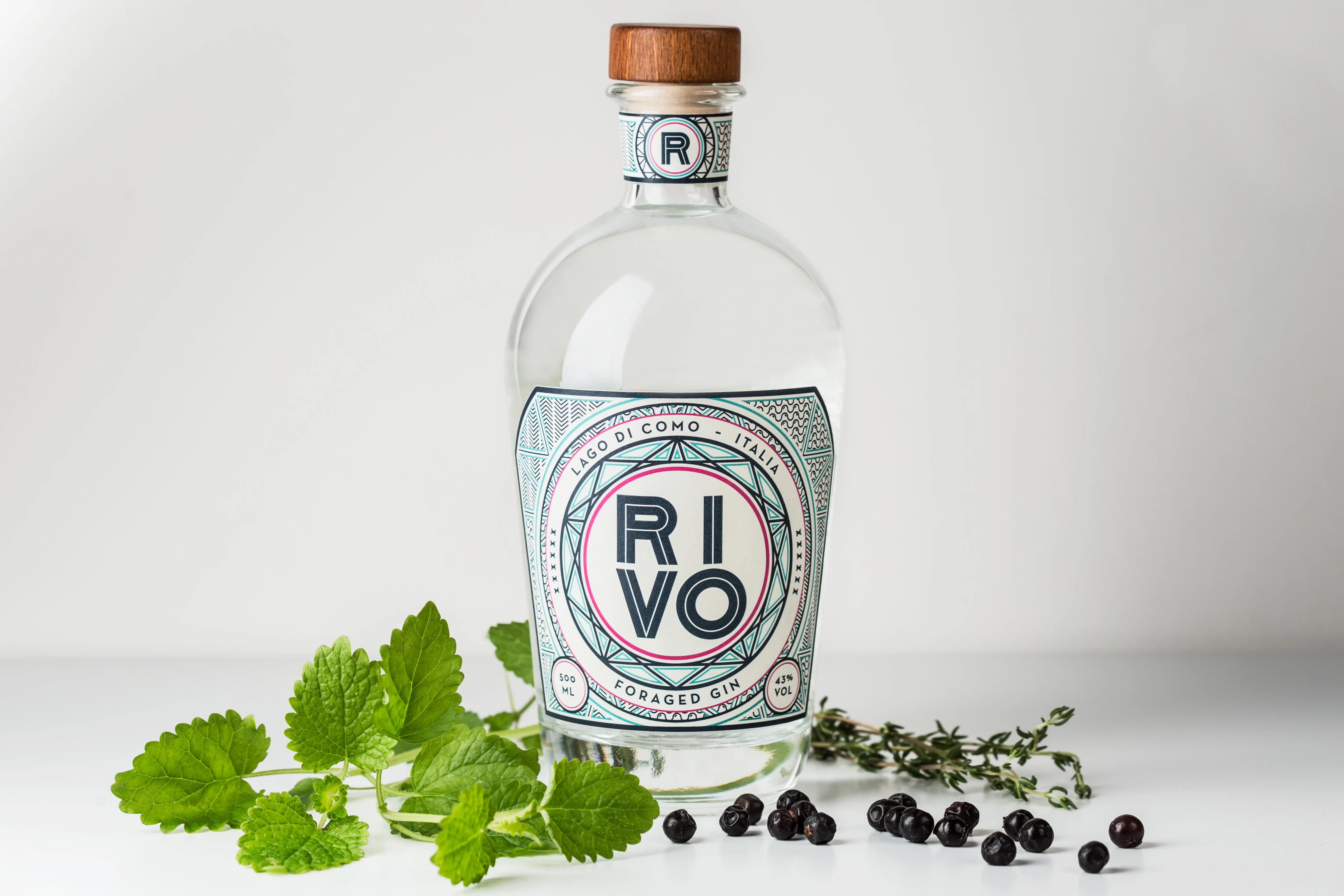 Top quality made in Italy RIVO Gin cases combo (2 bottles) from Lake Como for cocktail Bars