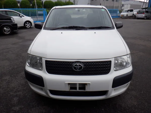 Used toyota succeed car with delicate and beautiful appearance