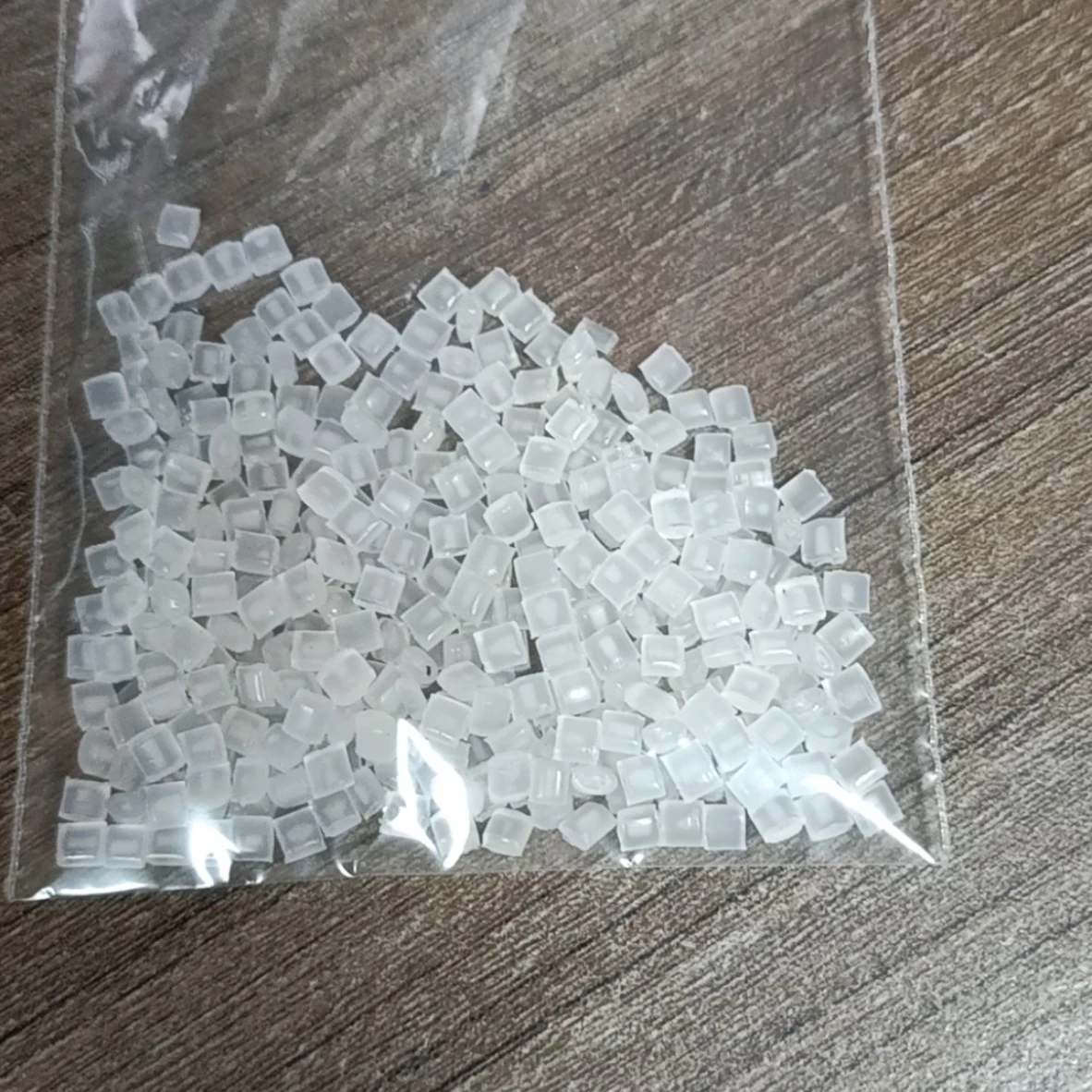 Полипропилен для литья под давлением, прозрачная белая переработанная смола