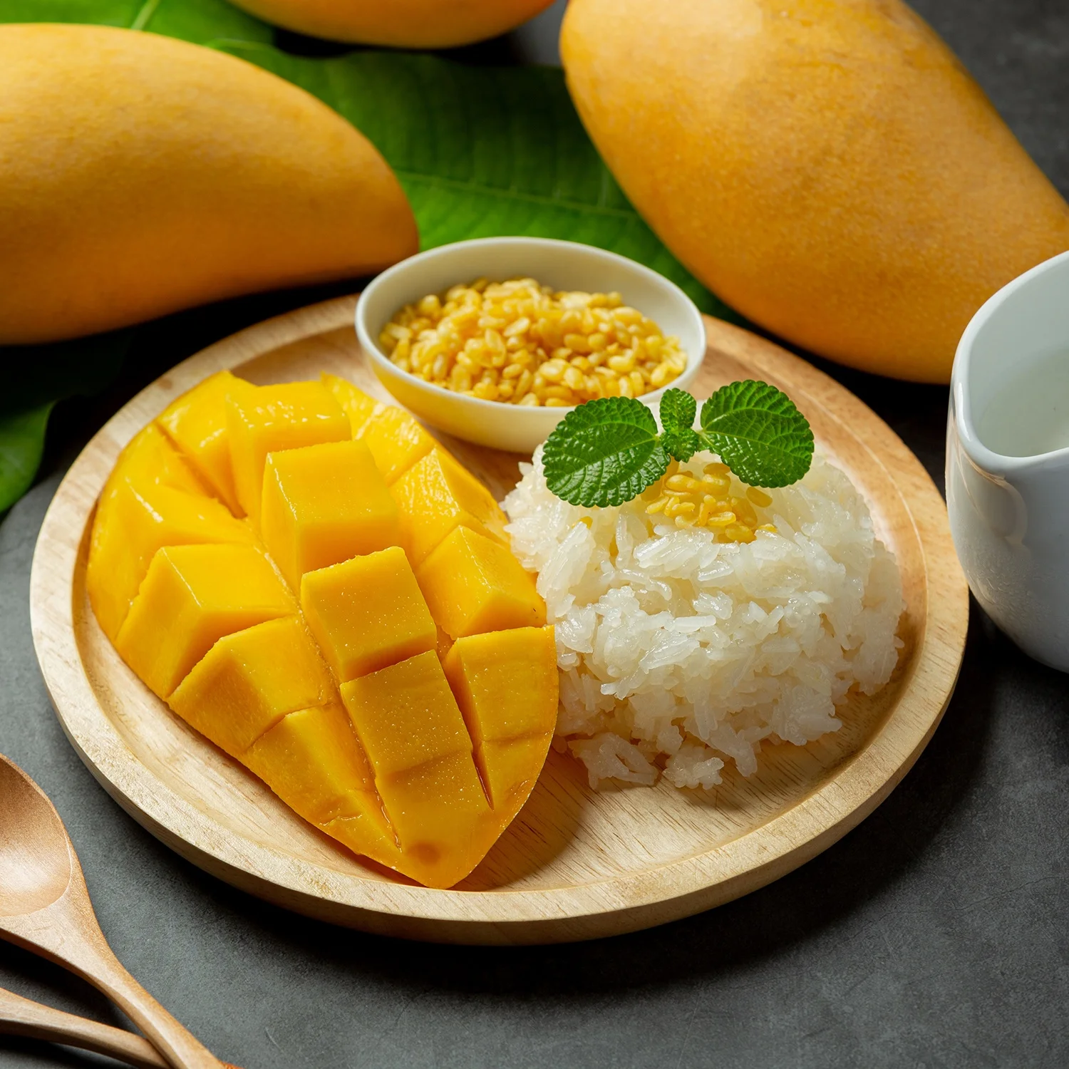 Instant Mango Sticky Rice Popular Thai Desserts Ready-made Thai food easy cook original taste