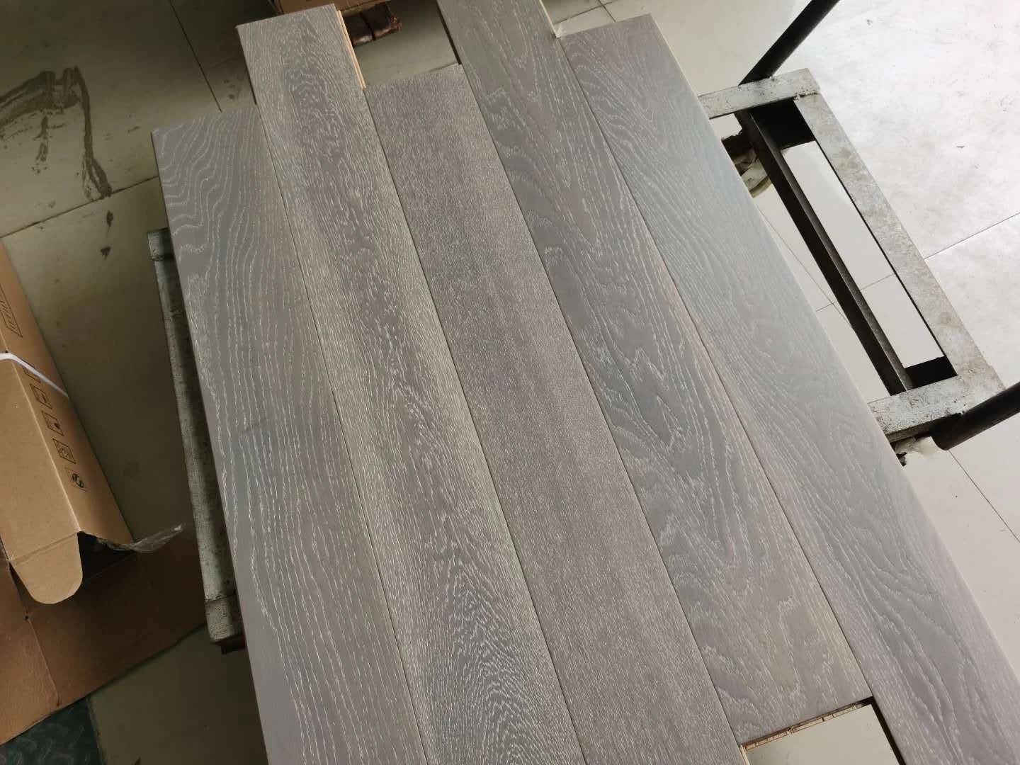 
AB grade light grey wire brushed oak engineered hardwood flooring 