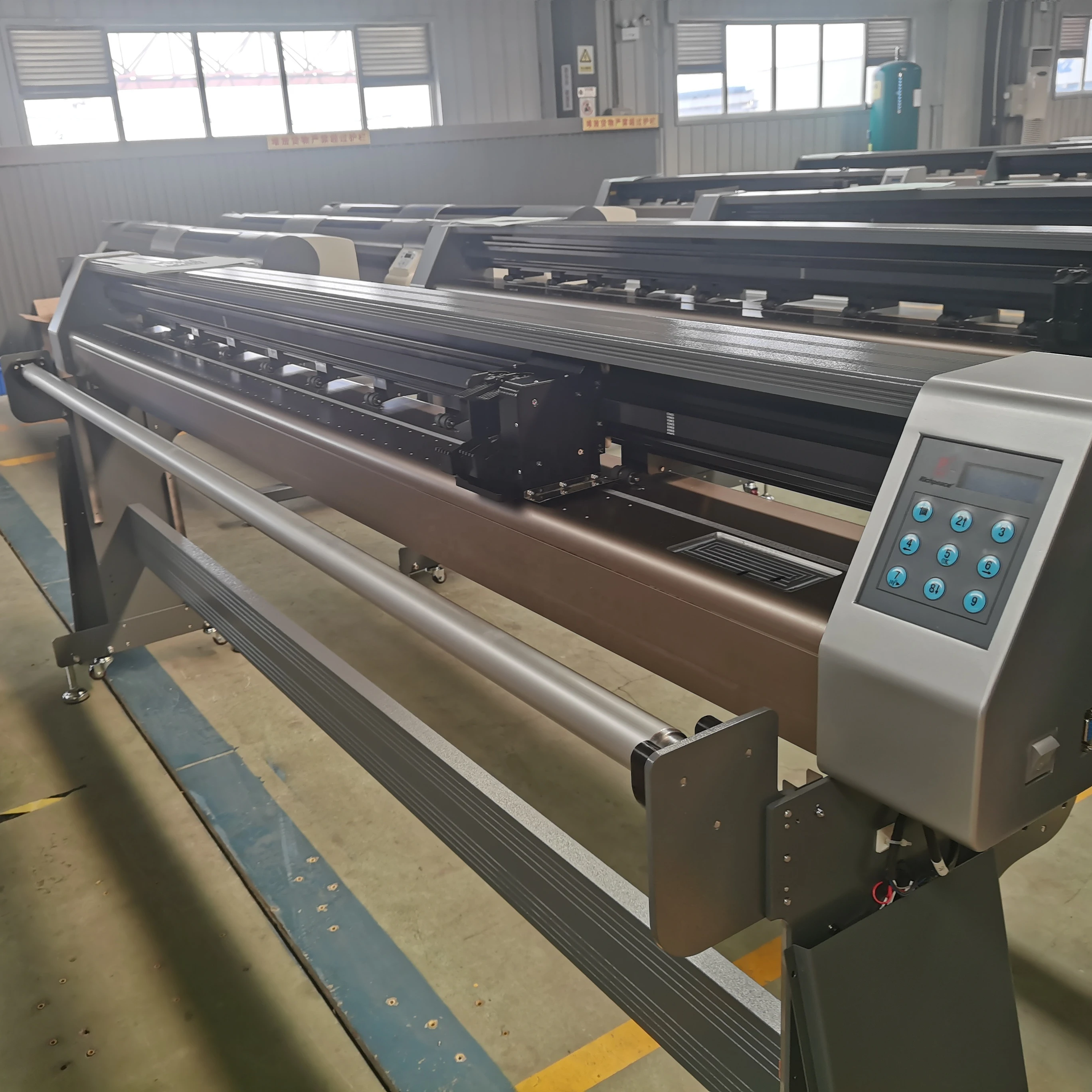 
 Вертикальный струйный режущий плоттер Richpeace  