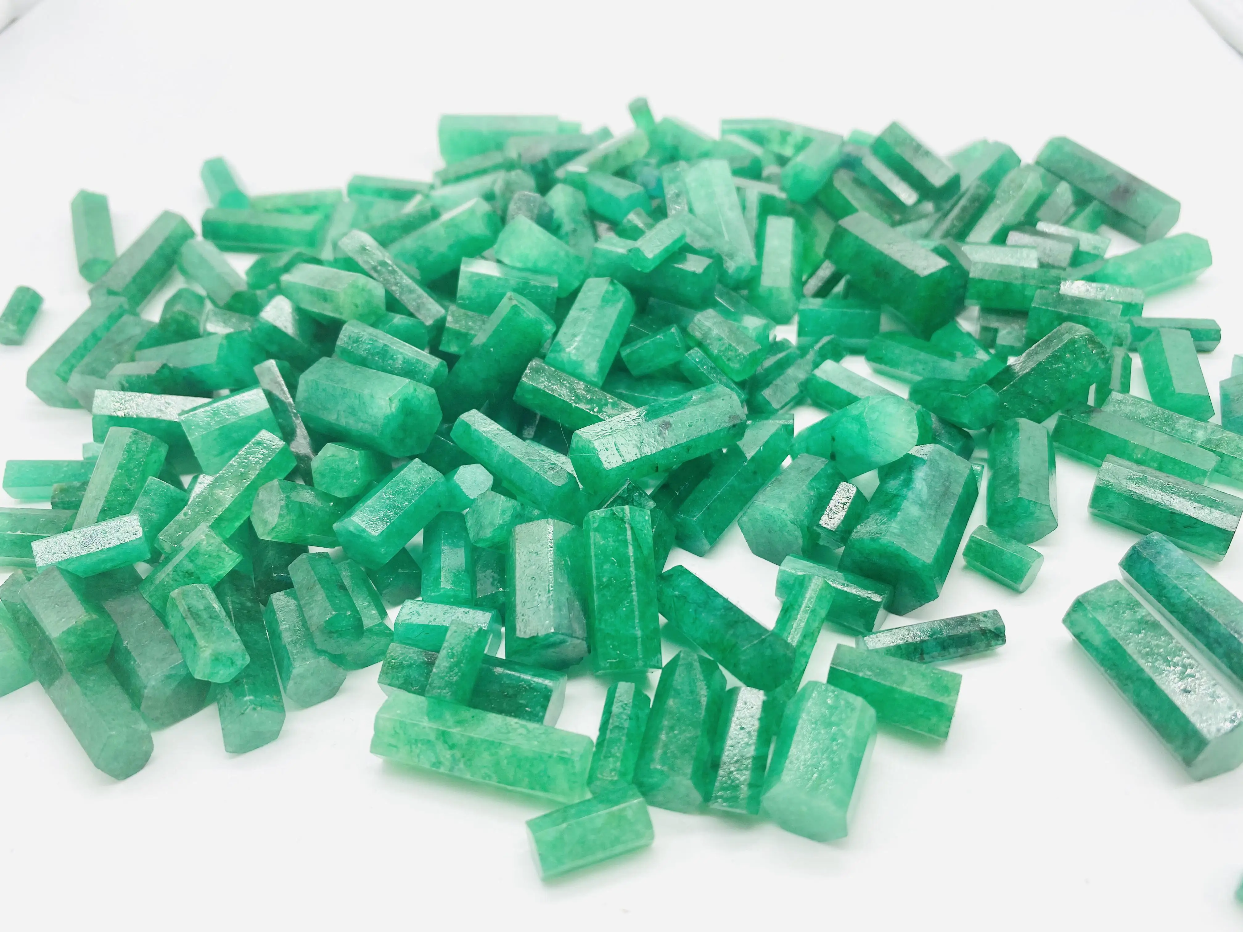 Natural Emerald Rough Gemstone For Making Jewelry
