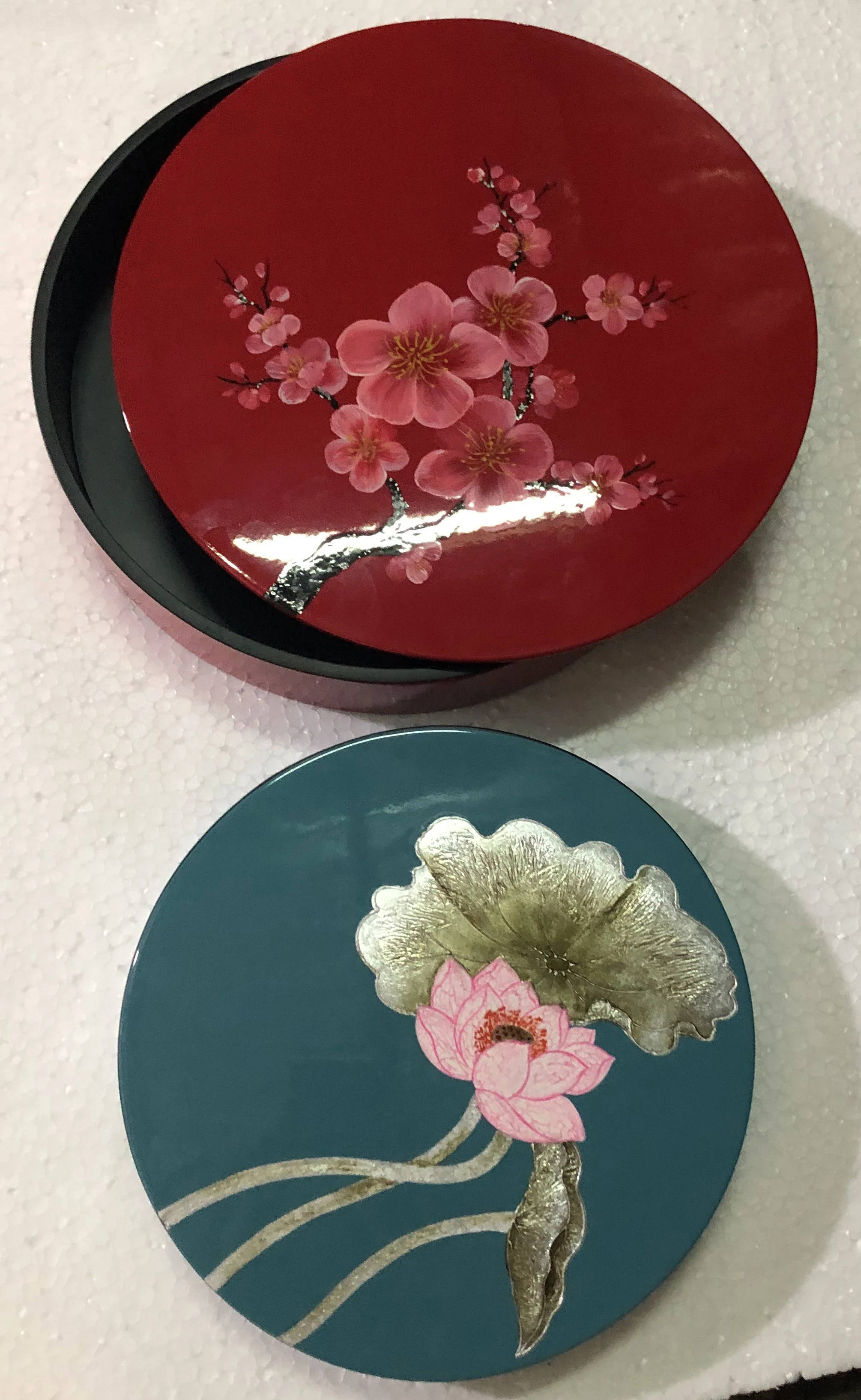
Round lacquer box 