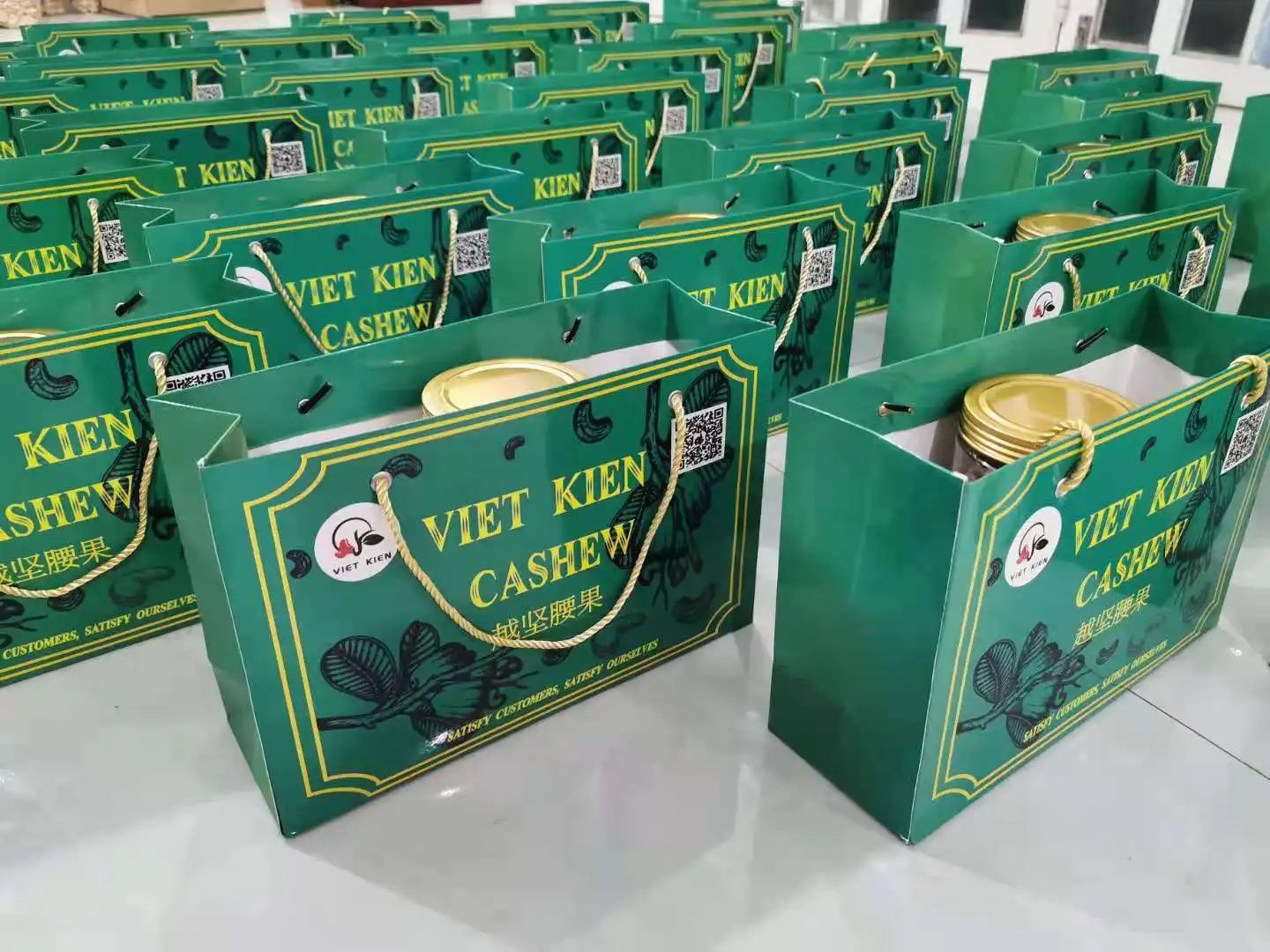 ROASTED SALTED CASHEW KERNELS A180 2022 year VIETNKIEN roasted cashew A180 A320 A210 A240 W320 WW320 WW240 W240 WW210 W210 WW180