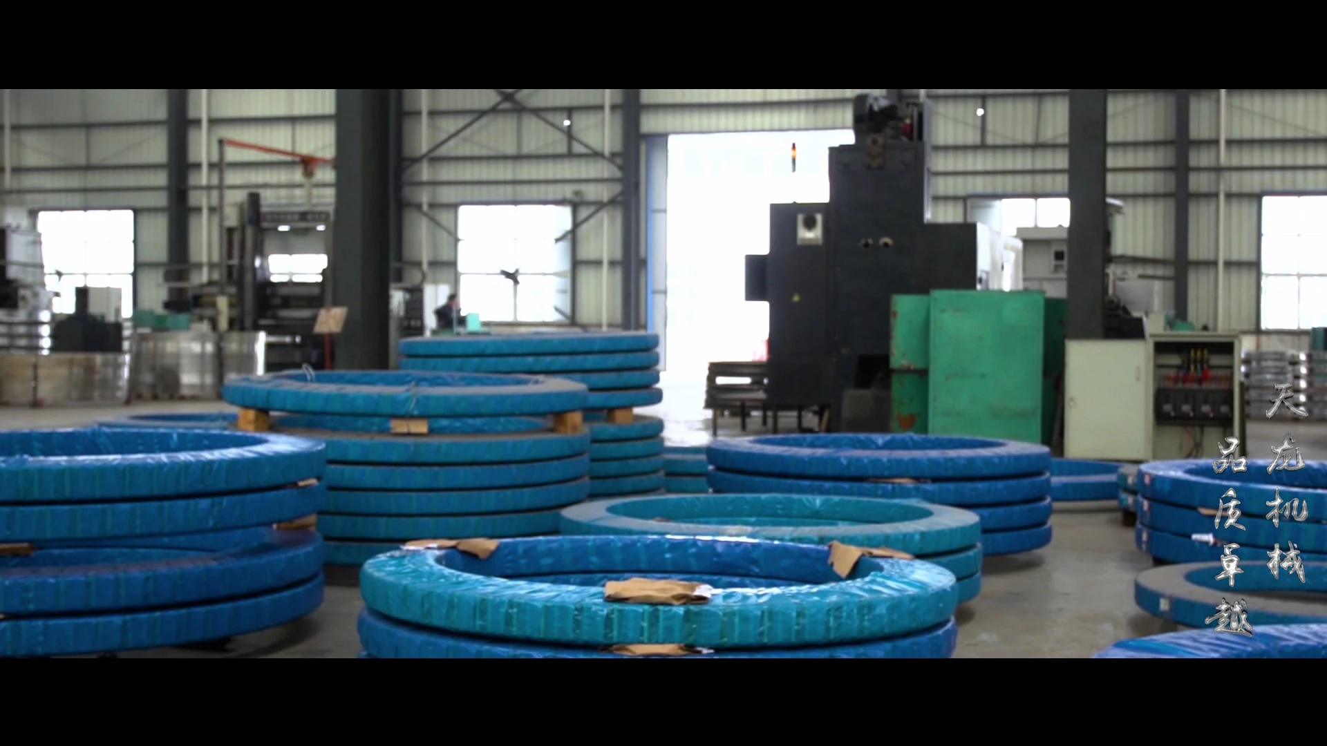 Source text Tadano, KATO, UNIC,DOOSAN crane Use External Gear Ball Slewing Ring Bearing