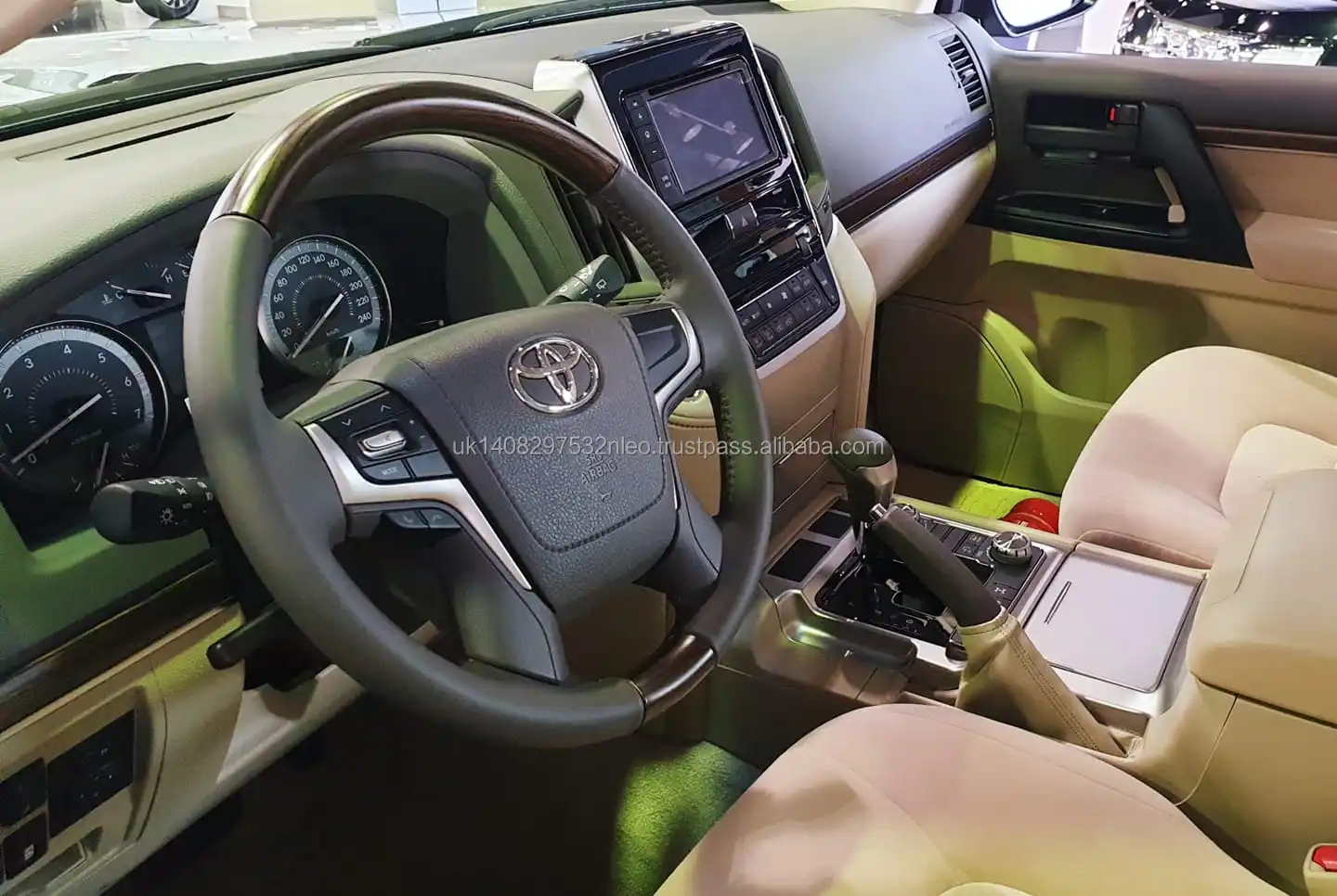  Довольно используемый TOYOTA LAND CRUISER