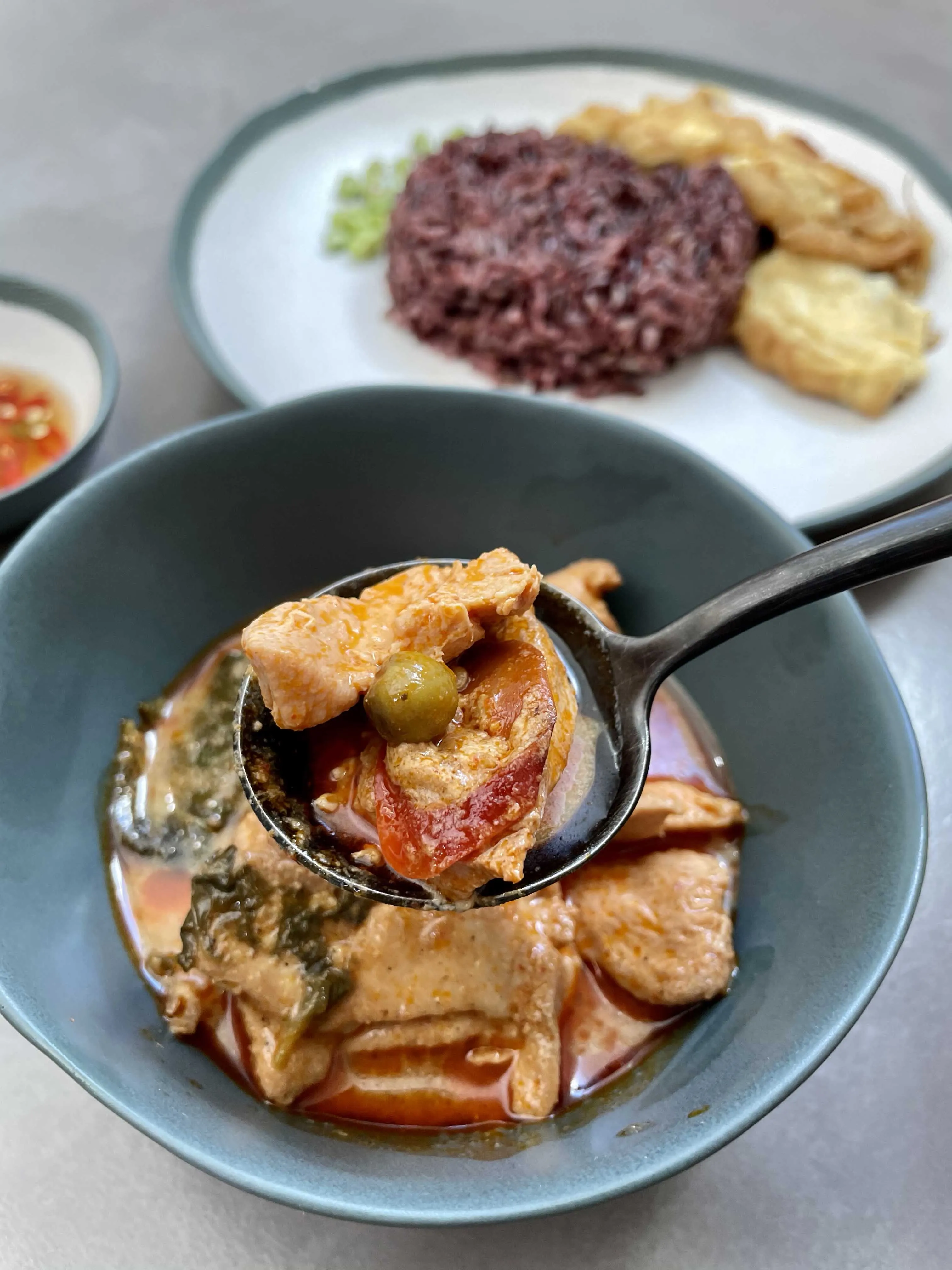 
ROSS - Ready to Eat : Chicken Panang Curry / can be kept 1 year at room temperature / new normal food / 100% sterilized 