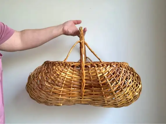 Eco Friendly High Quality White Back Round Hanging Handle Wholesale Manufacture Vietnam Holiday Wicker Rattan Flower Basket