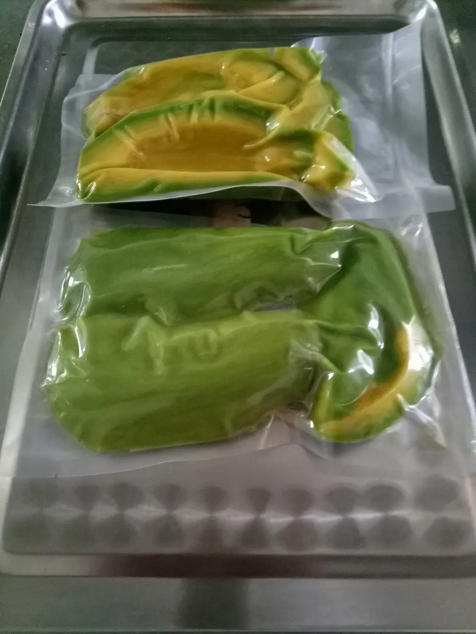 IQF FROZEN AVOCADO HALF CUT/ FROZEN AVOCADO CHUNK  FROM VIET NAM PACKING 10KGS//CARTON