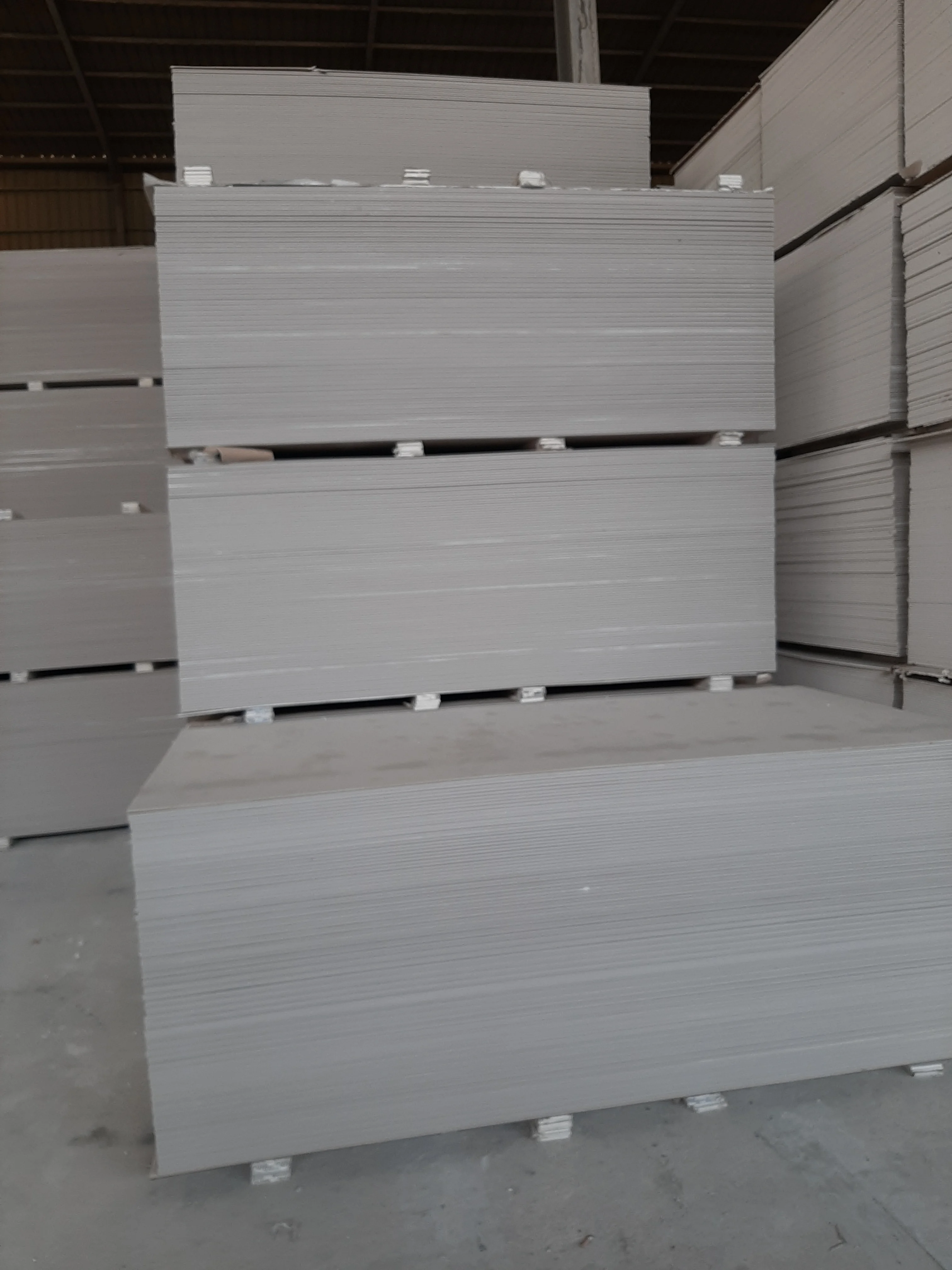 Gypsum Plaster Board drywall 1220*2440*9 mm to build partitions wall linings or ceilings in any building