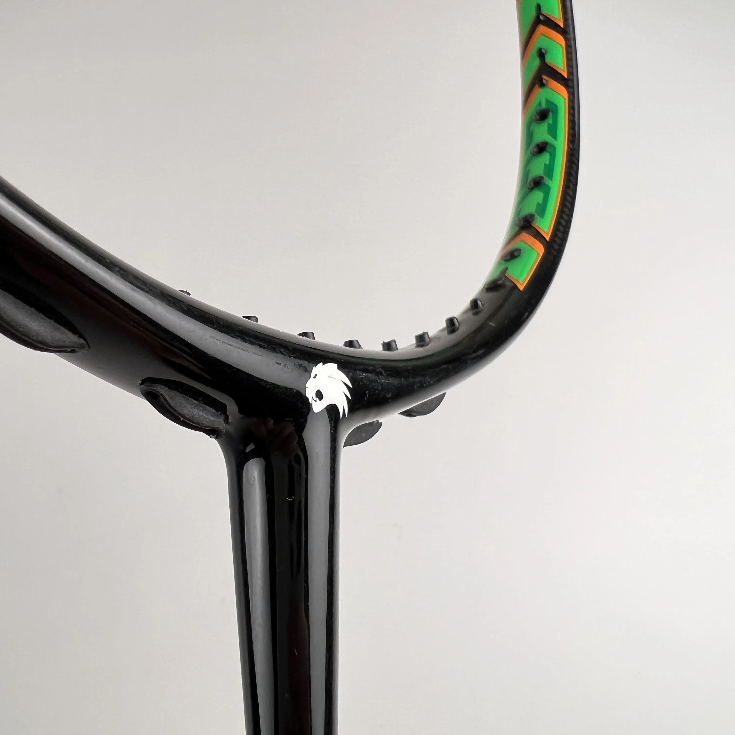 2024 Wholesale customized graphite high-end badminton racket flexible