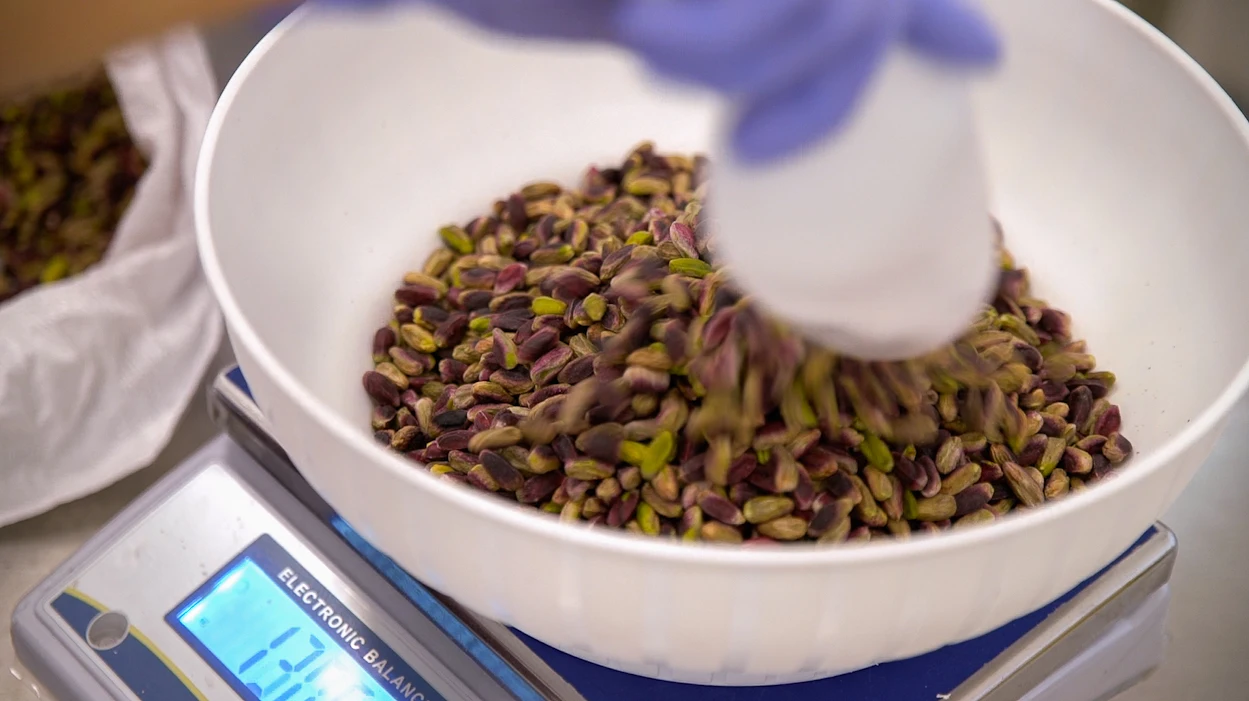 Best Quality Pistachio chocolate beans snack dragees In your moments of break in the office, at school, for a snack