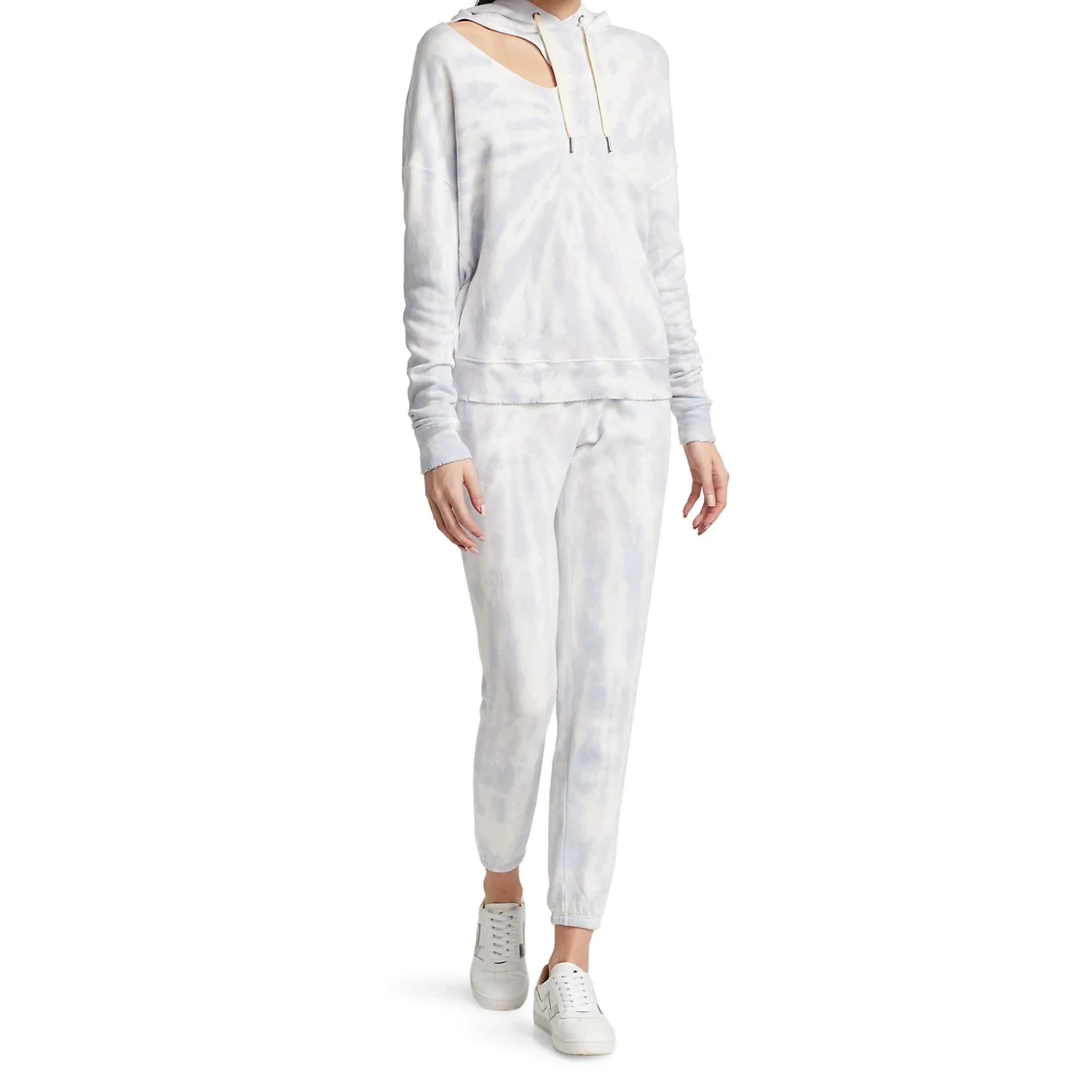 Женский пуловер с вырезом на осень и зиму