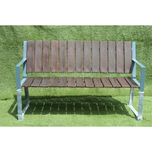 Простая садовая скамейка из стекловолокна с полосками и металлической структурой обеденные столы деревянной отделкой Современная небьющаяся уличная мебель