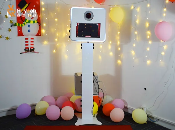 15.6 Inch Portable Photo Wedding Booth Selfie DSLR Photo Booth Machine With Printer And Camera