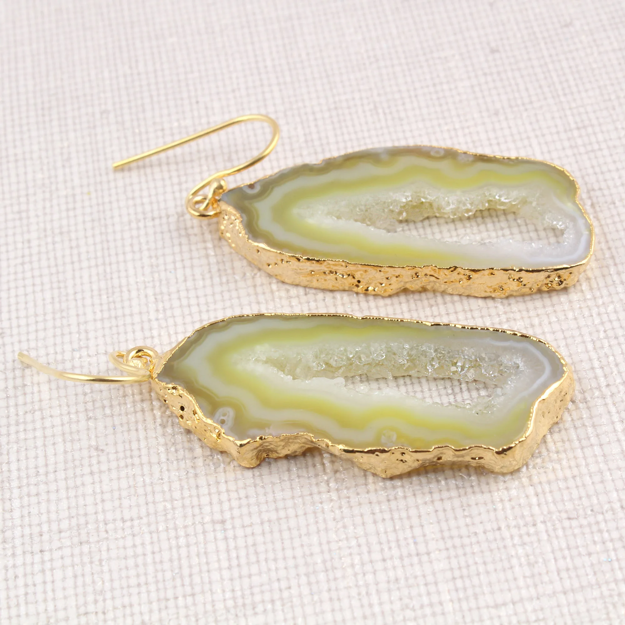 Natural geode agate slice earring gold electroplated edged hook earring wholesale genuine agate slice drop hanging earrings