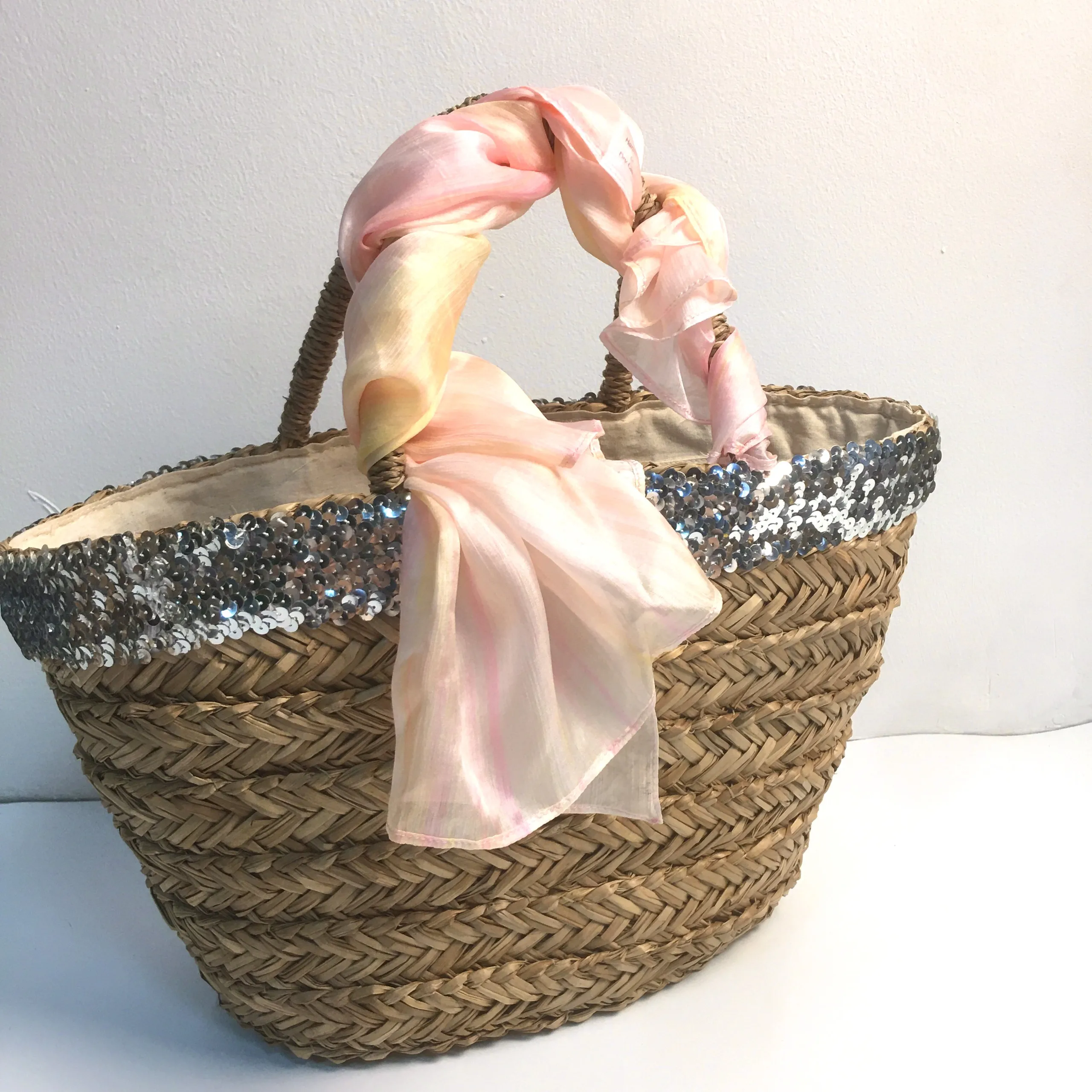 Fashion Seagrass Bag Straw Bag with Sequin Decoration Eco-friendly  2022 Summer Beach Bag Ladies Handbag Made in Vietnam OEM ODM