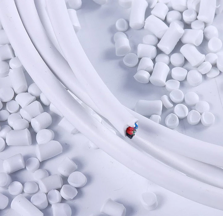 Непрозрачные белые ПВХ гранулы для оболочки кабеля наружная изоляция расширяемый девственный Композит на заказ проводов и кабелей