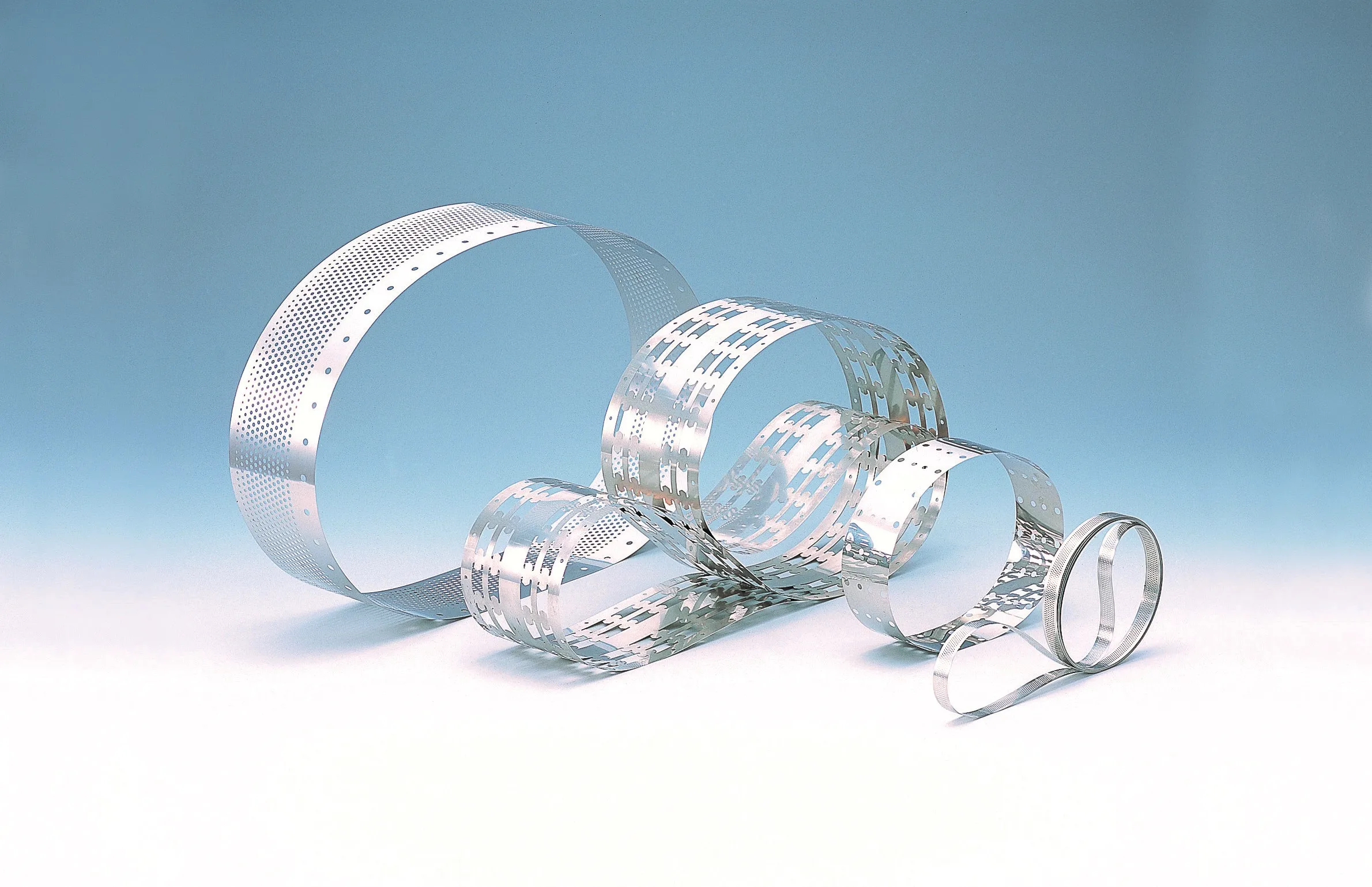 Indexing Perforated Welded Endless High Quality Metal Inclined Conveyor Belt for Inkjet Printing and Screen Png