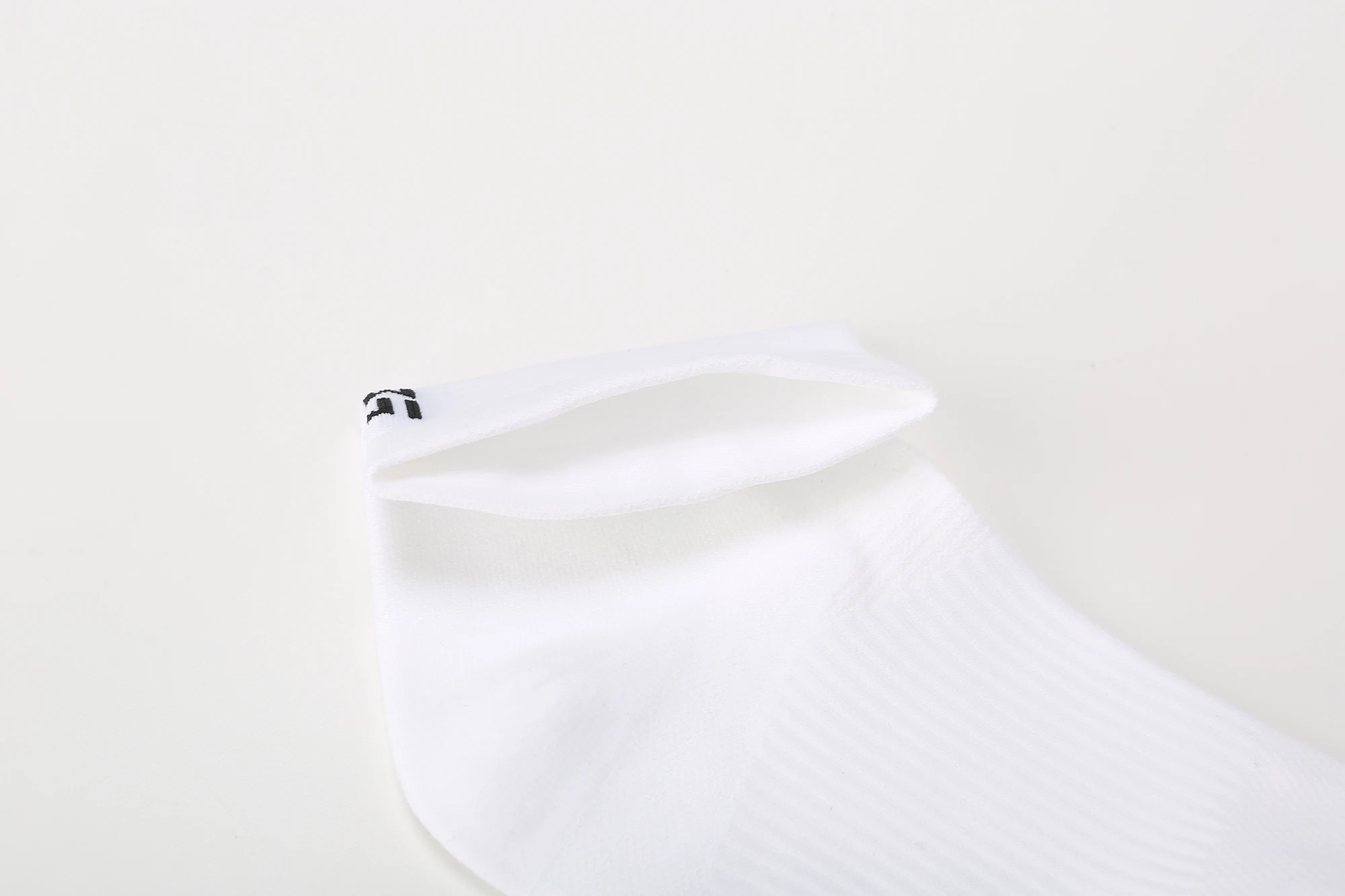 Спортивные Компрессионные носки белого и черного цвета