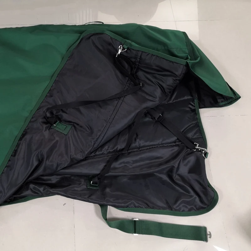 Ковер для верховой езды с отсоединяемым горлышком