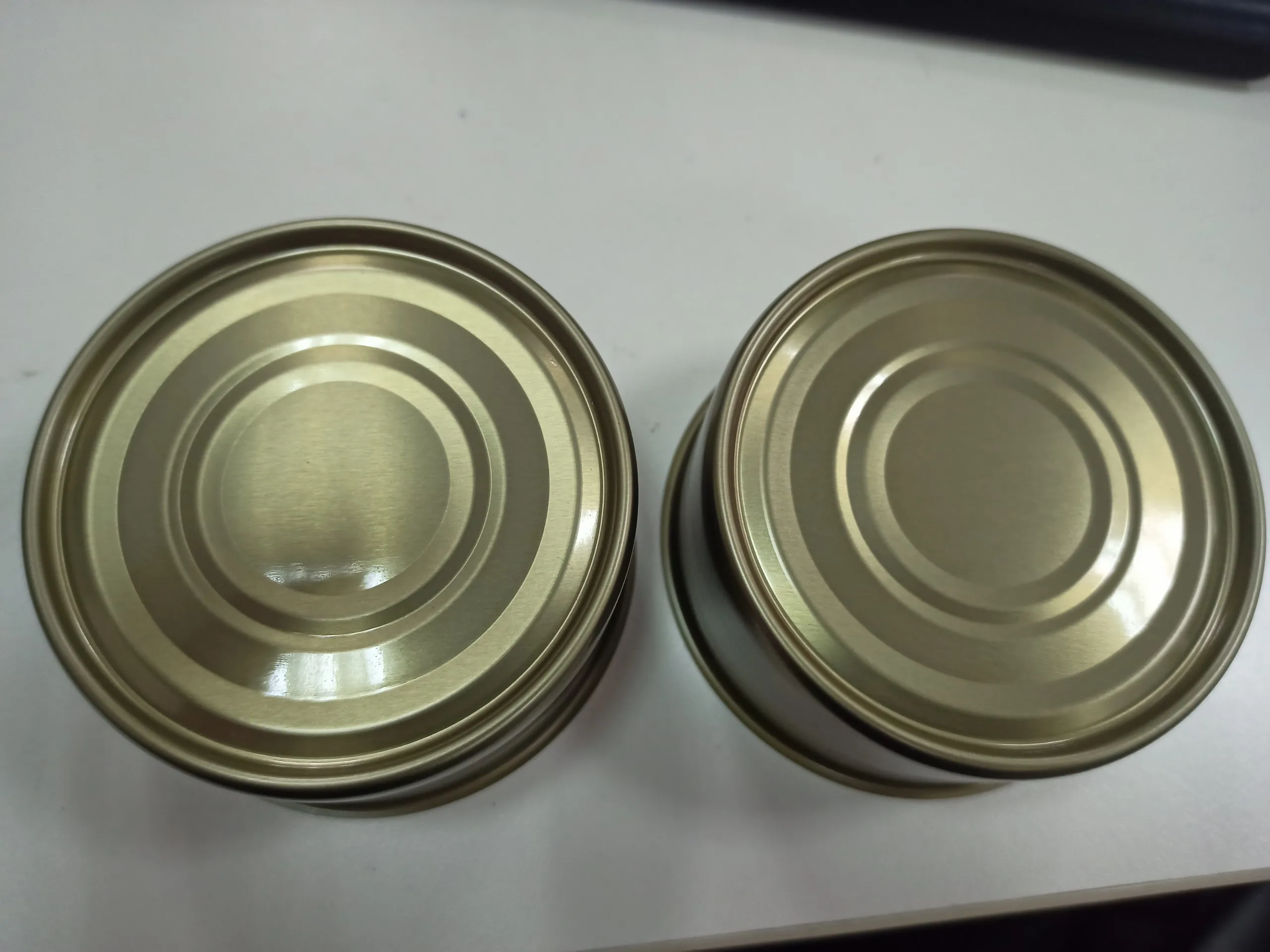 Premium Quality round Tin Metal Canned Tuna Bulk Food Export from Vietnam with Lid and Custom Logo Printing