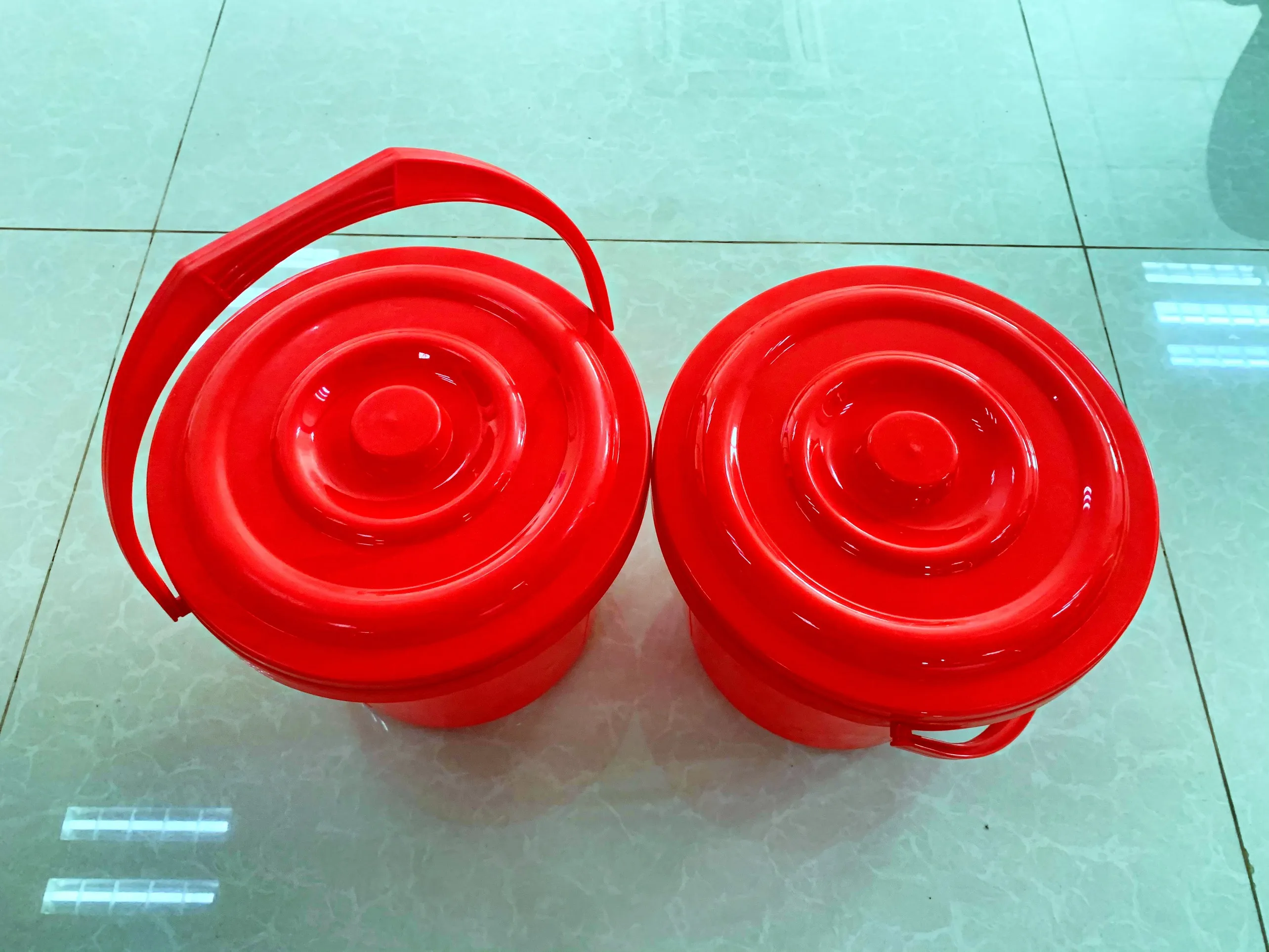 Высококачественное пластиковое ведро с 10 литрами воды (250*225)