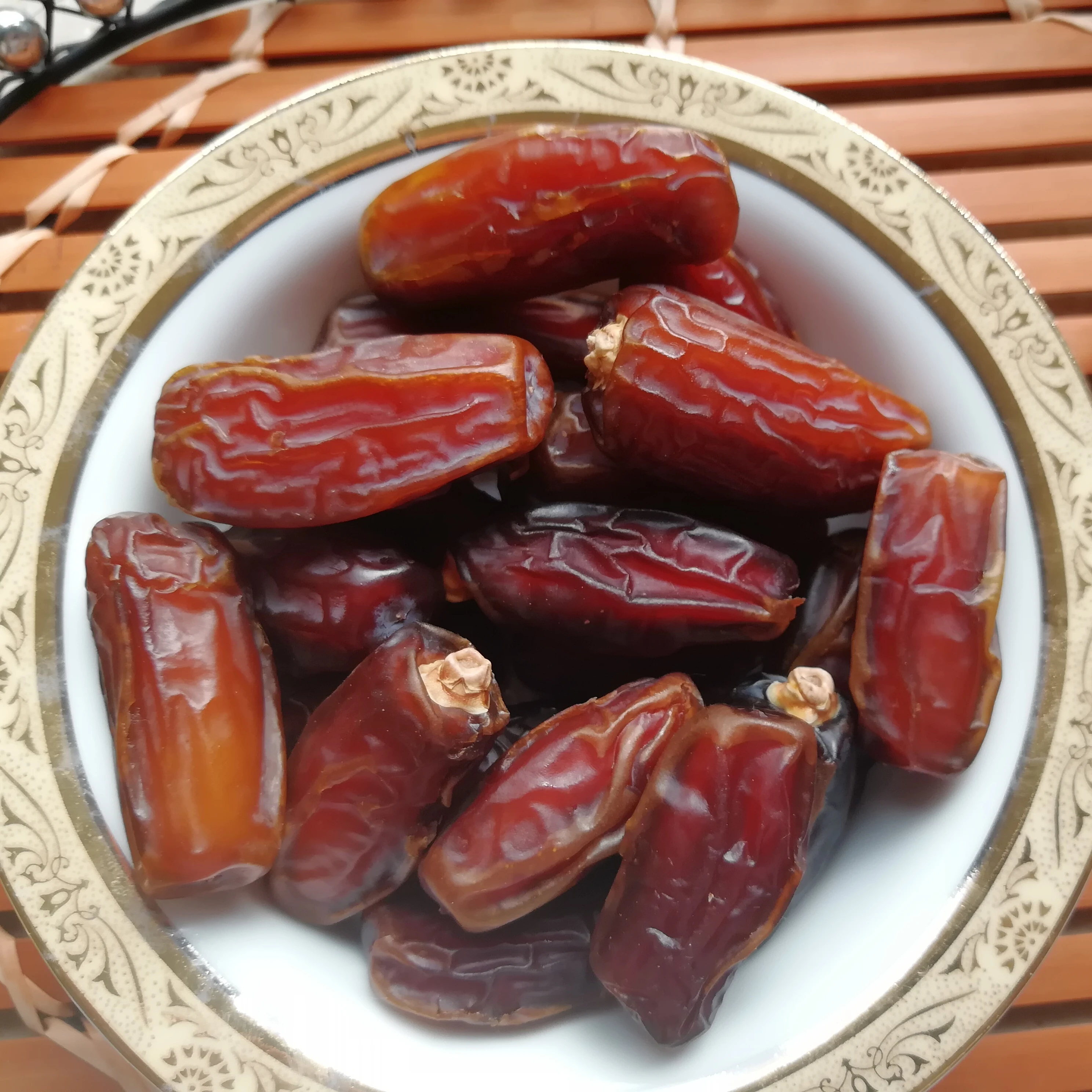 Mabroom Dates cheap and premium quality from Madena Region fresh and fast delivery from top supplier Hanaa Dates