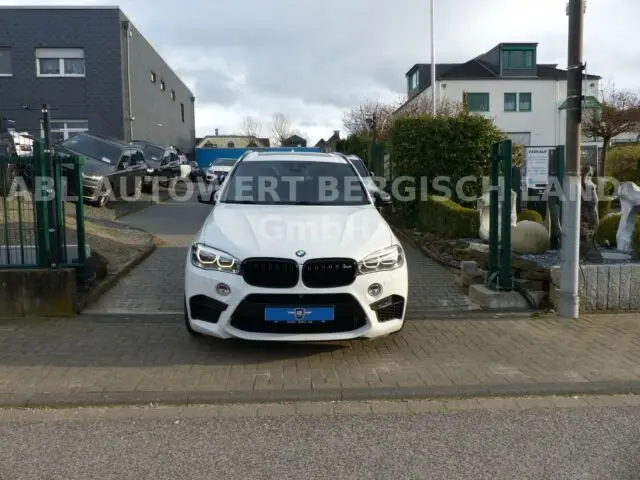 Подержанный немецкий автомобиль BMW X5 xDrive50i полностью преобразуется в