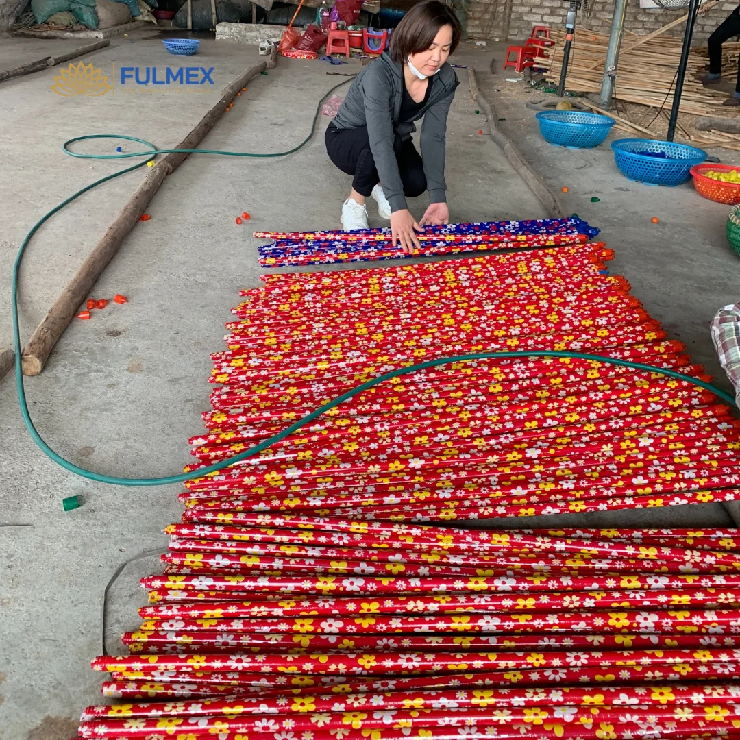 VietNam PVC-Coated Wooden Broom Stick Set Eucalyptus Handle with 1 Turn Head Cover PP Broom Head Mop Stick Dustpan Home Cleaning