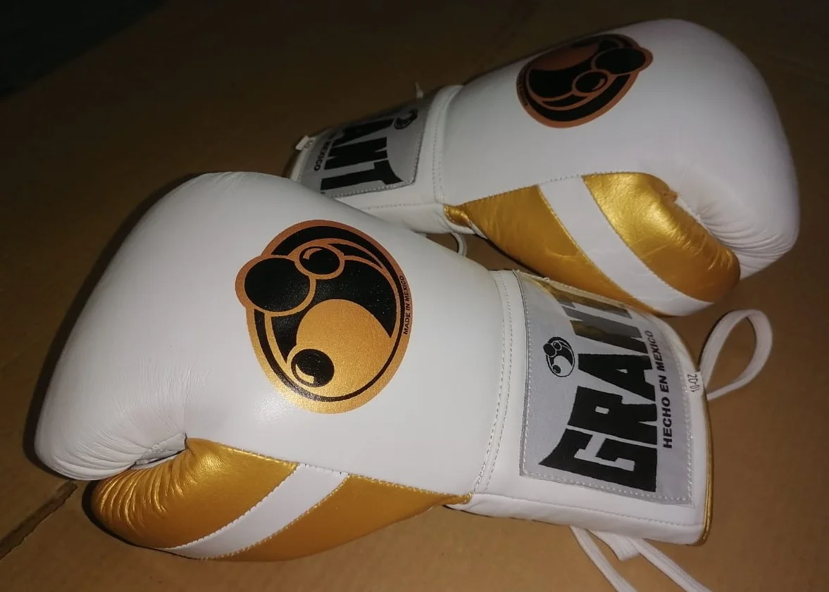 High quality white color cow hide leather competition boxing gloves for professional players