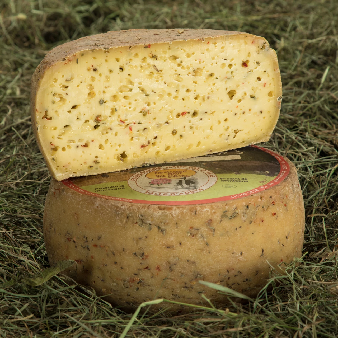 Italian high quality TOMA WITH MOUNTAINS HERBS cheese