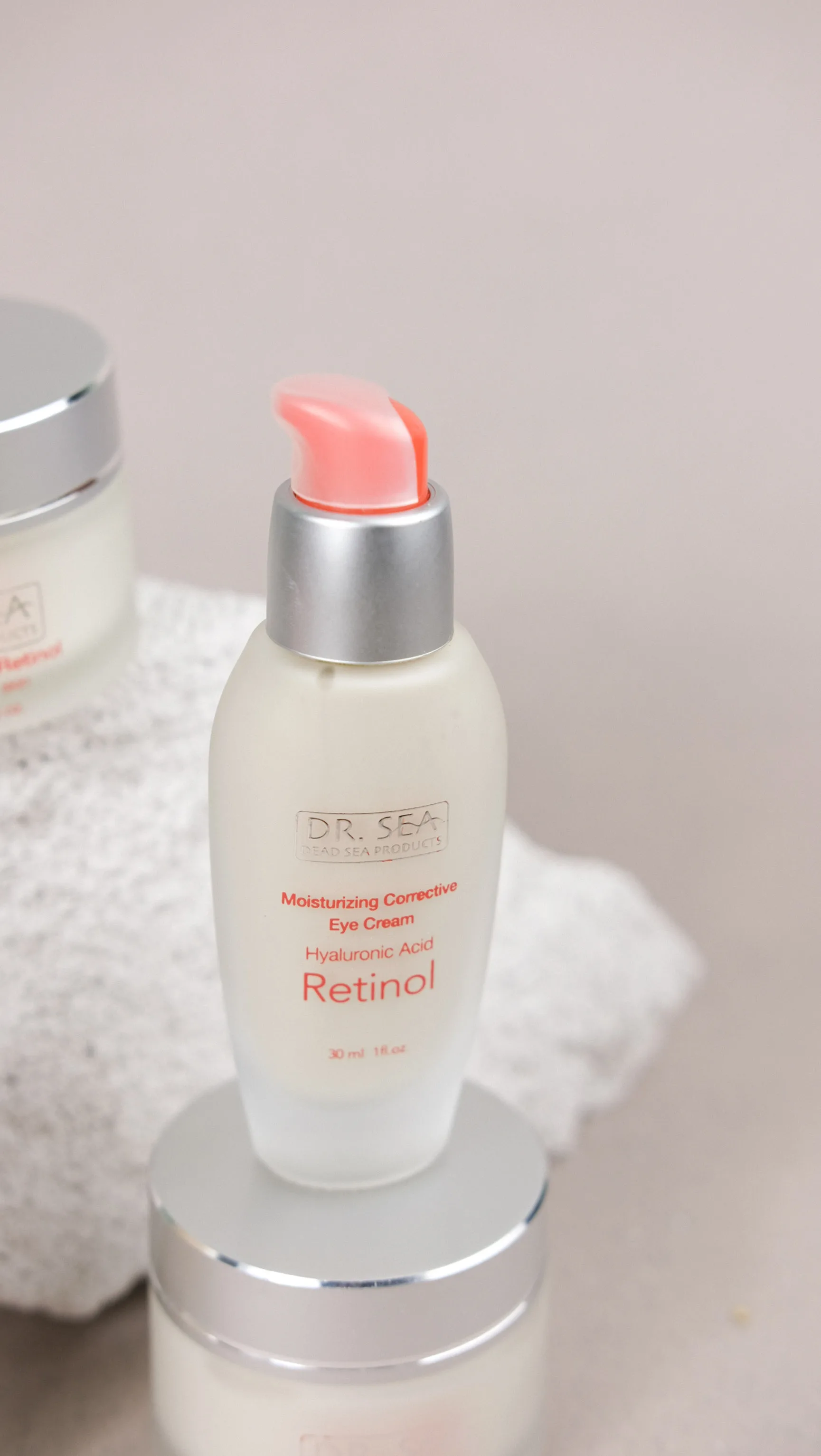  Увлажняющий и корректирующий крем для глаз с ретинолом гиалуроновой кислотой-увлажняющий эффект кожи