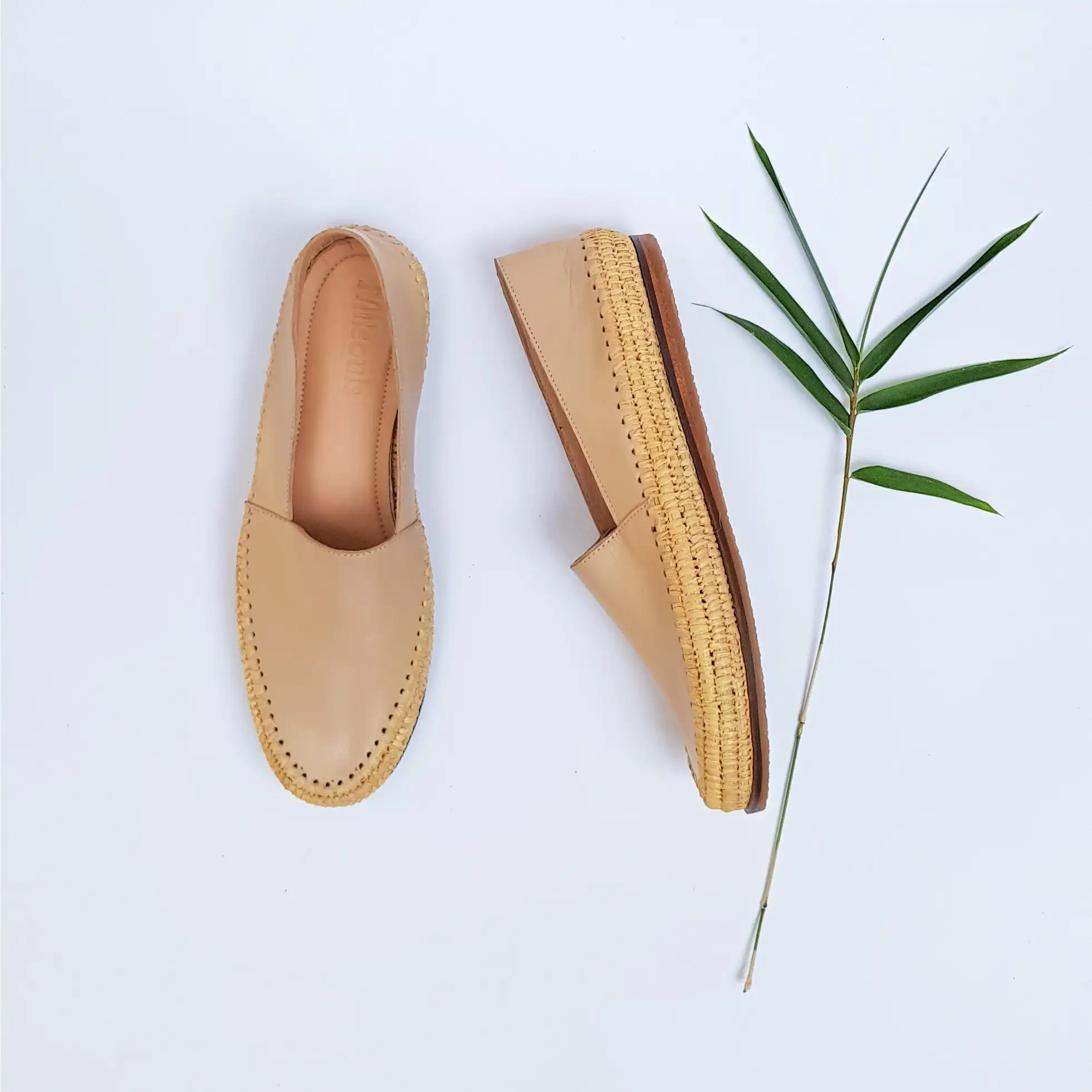 Женские кроссовки ручной работы из рафии