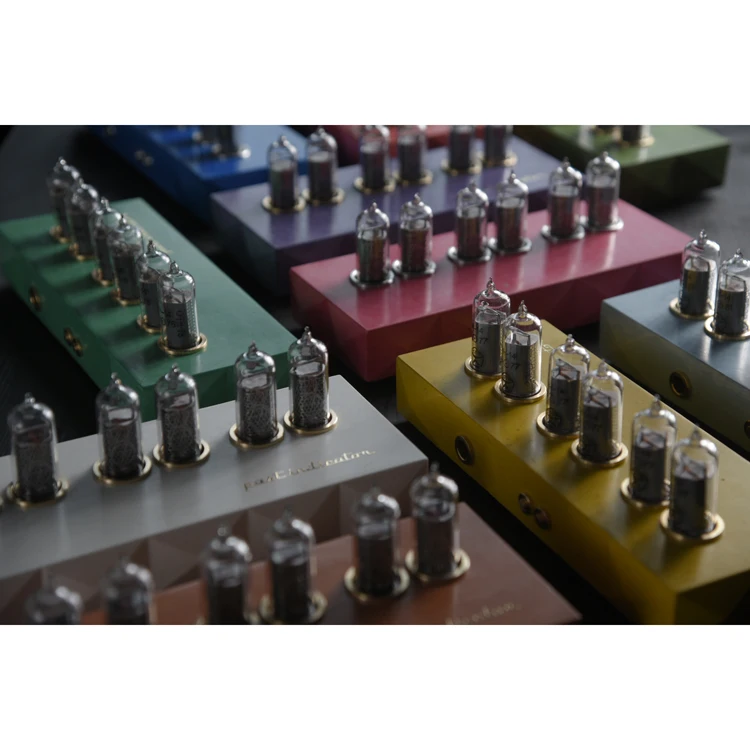 Лучшее качество, изготовленные nixie часы «Saturn-C», бетонный корпус от известного российского дизайнера, разные цвета, настольные часы