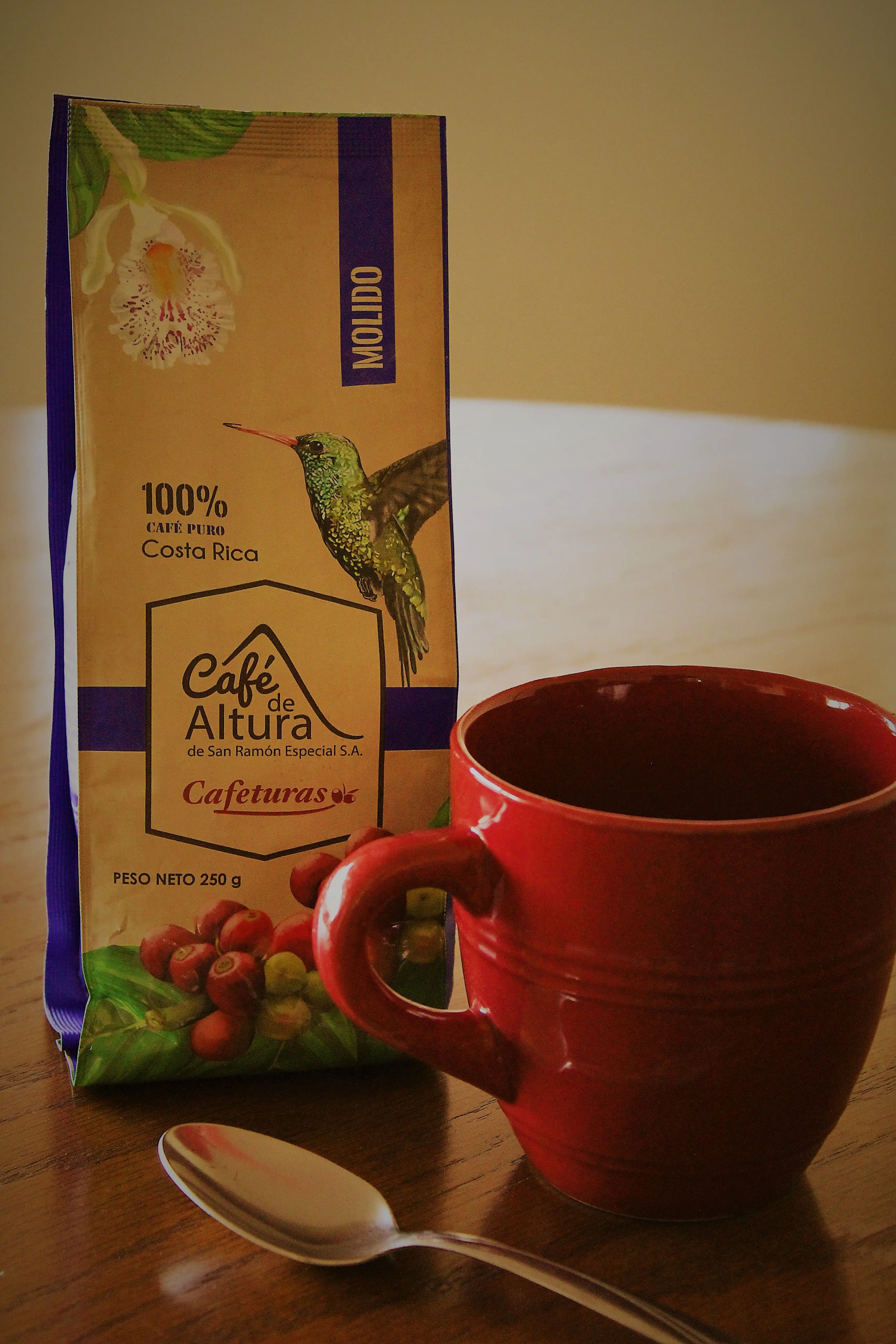 
*Cafeturas (1K whole bean) 100% Costa Rican Arabica from San Ramon. 