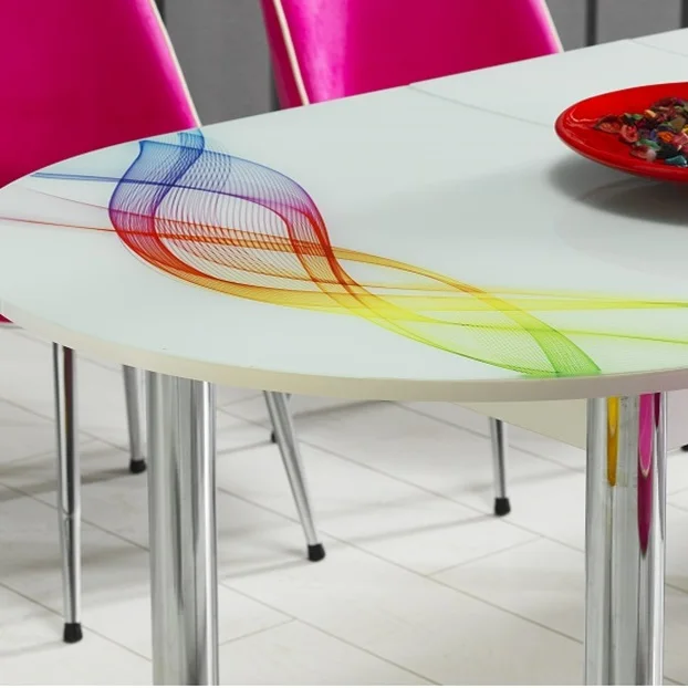  Овальный обеденный стол с функцией автоматического складывания.