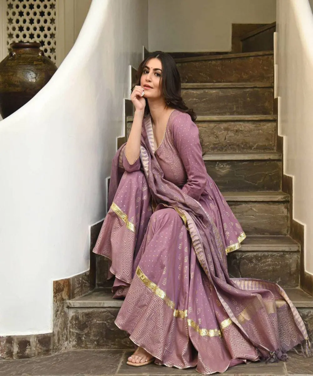 Fashionable georgette embroidery work with digital printed gown with dupatta wholesale price manufacturer for women textile