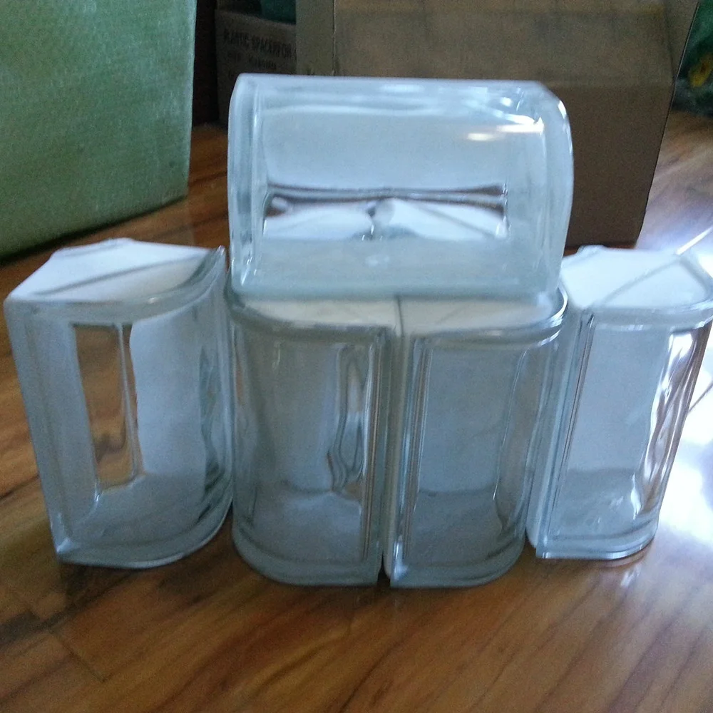 Corner glass bricks