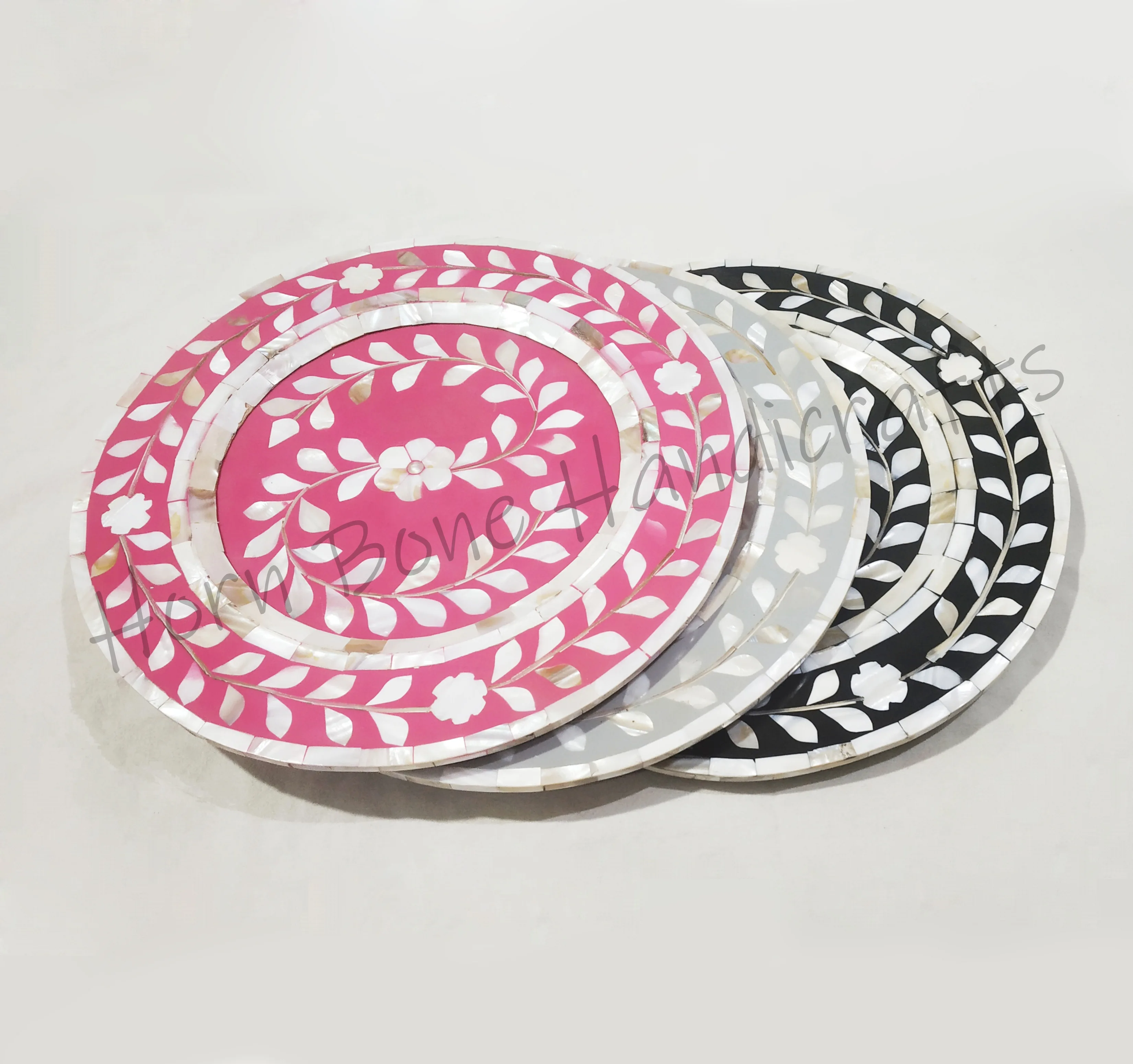 Natural Pearl Inlay Charger Plate in Red Color Bone Inlay Floral Design Round Plates Mother of Pearl Dessert Serving Saucer