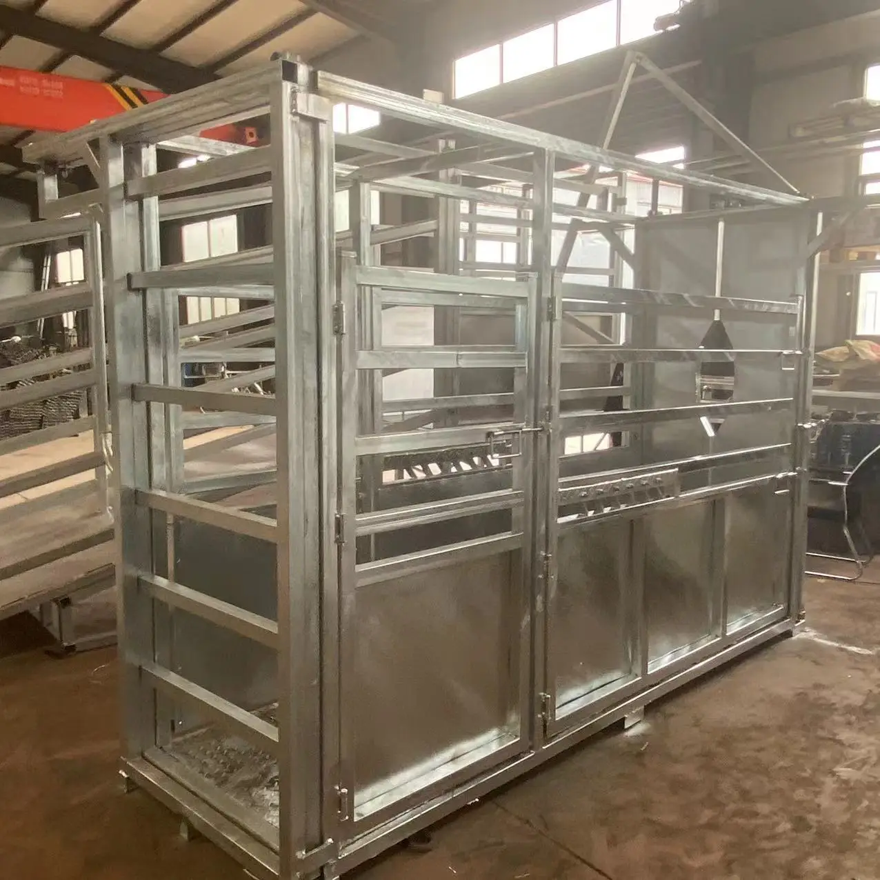 Factory outlet cattle handling equipment used heavy duty cattle crush squeeze chute