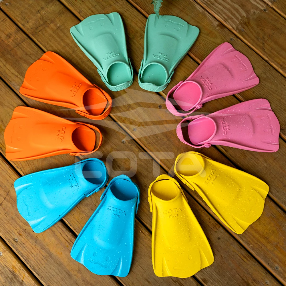  Лучшее качество резины и минимальным сопротивлением детские плавательные ласты для тренировок с регулируемым ремешком открытым каблуком коротким шикарным замочком фридайвинга плавники