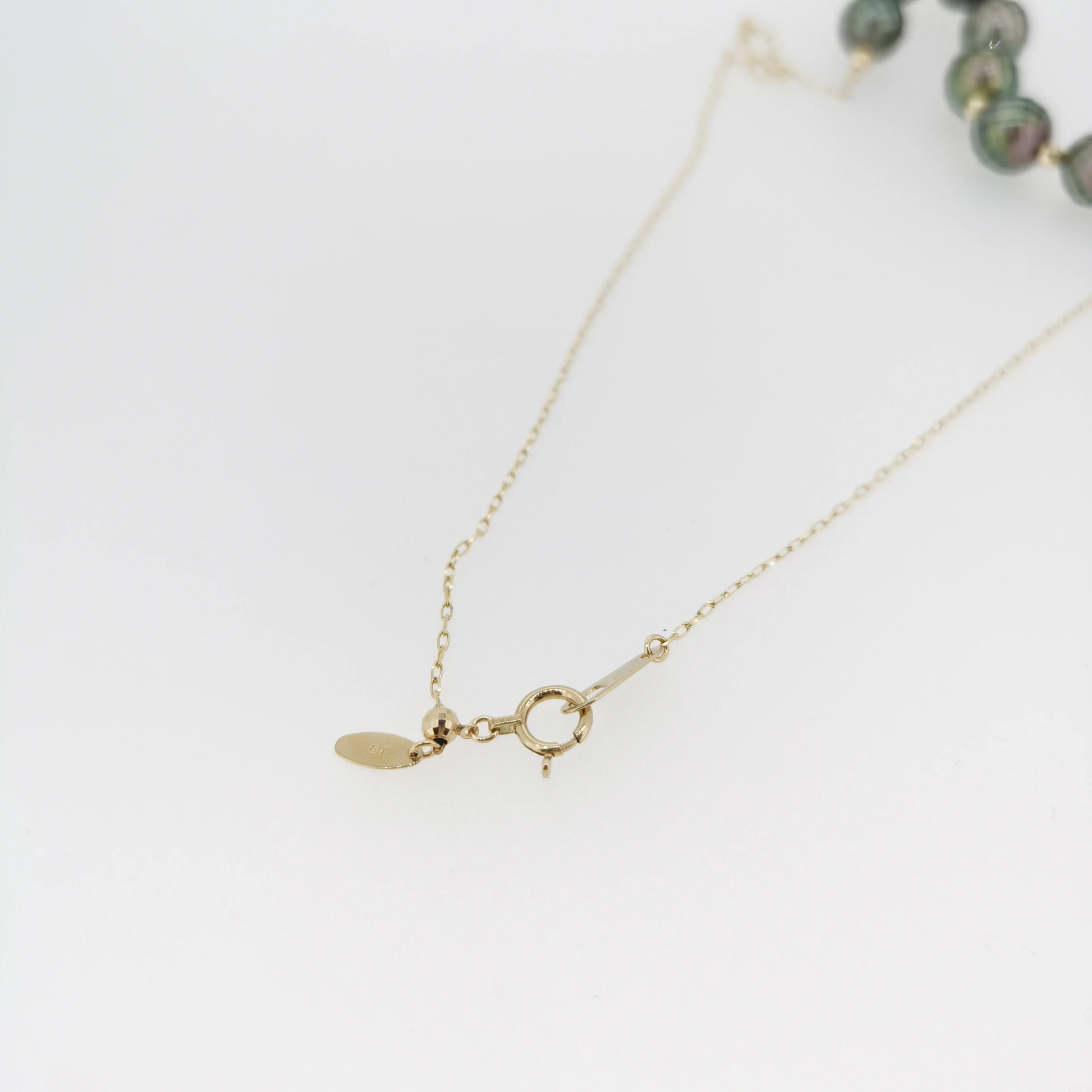 
18K gold chain with Black tahitian cut pearl necklace 