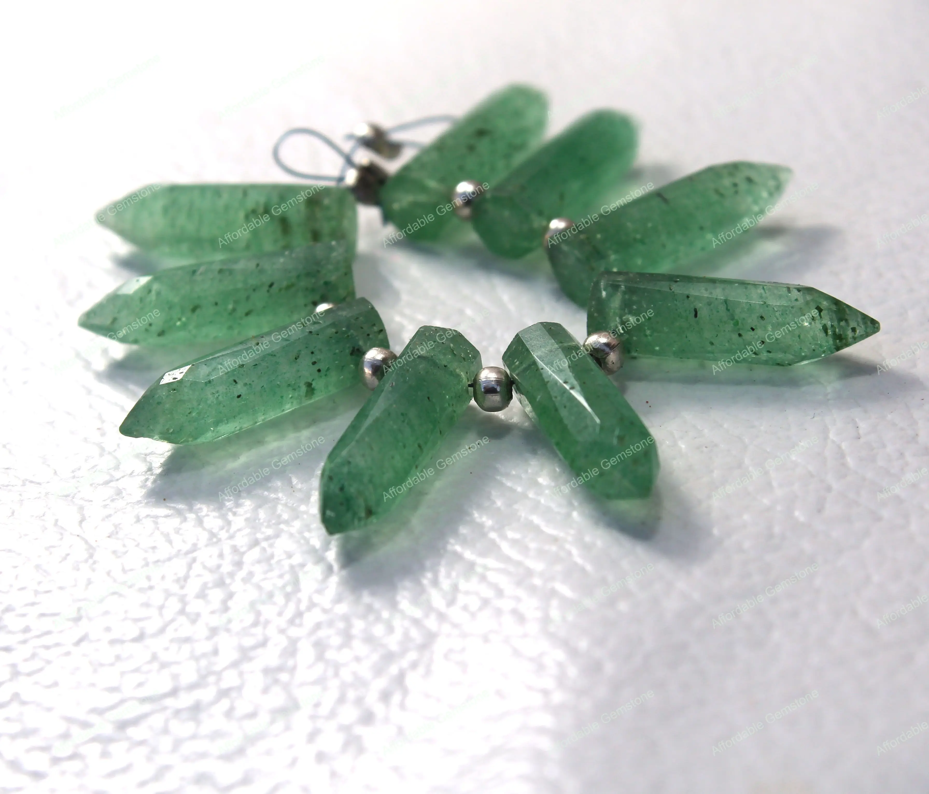 Натуральный зеленый карандаш в форме клубники граненые драгоценные камни ювелирные изделия драгоценный камень полированные размер 6x20 мм