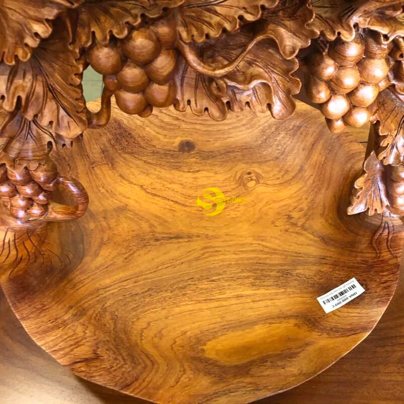 
Fruit plate of squirrel squirrel grapes 