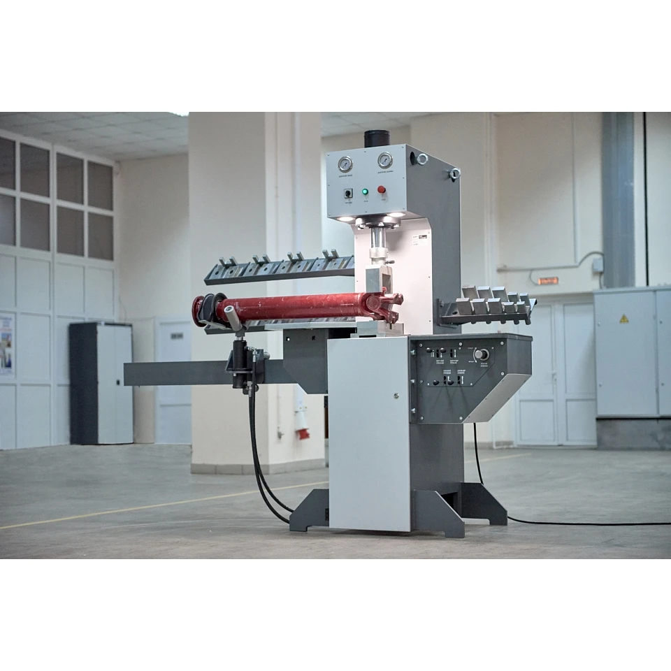 Effective press for disassembly and assembly of cardan joints TITAN