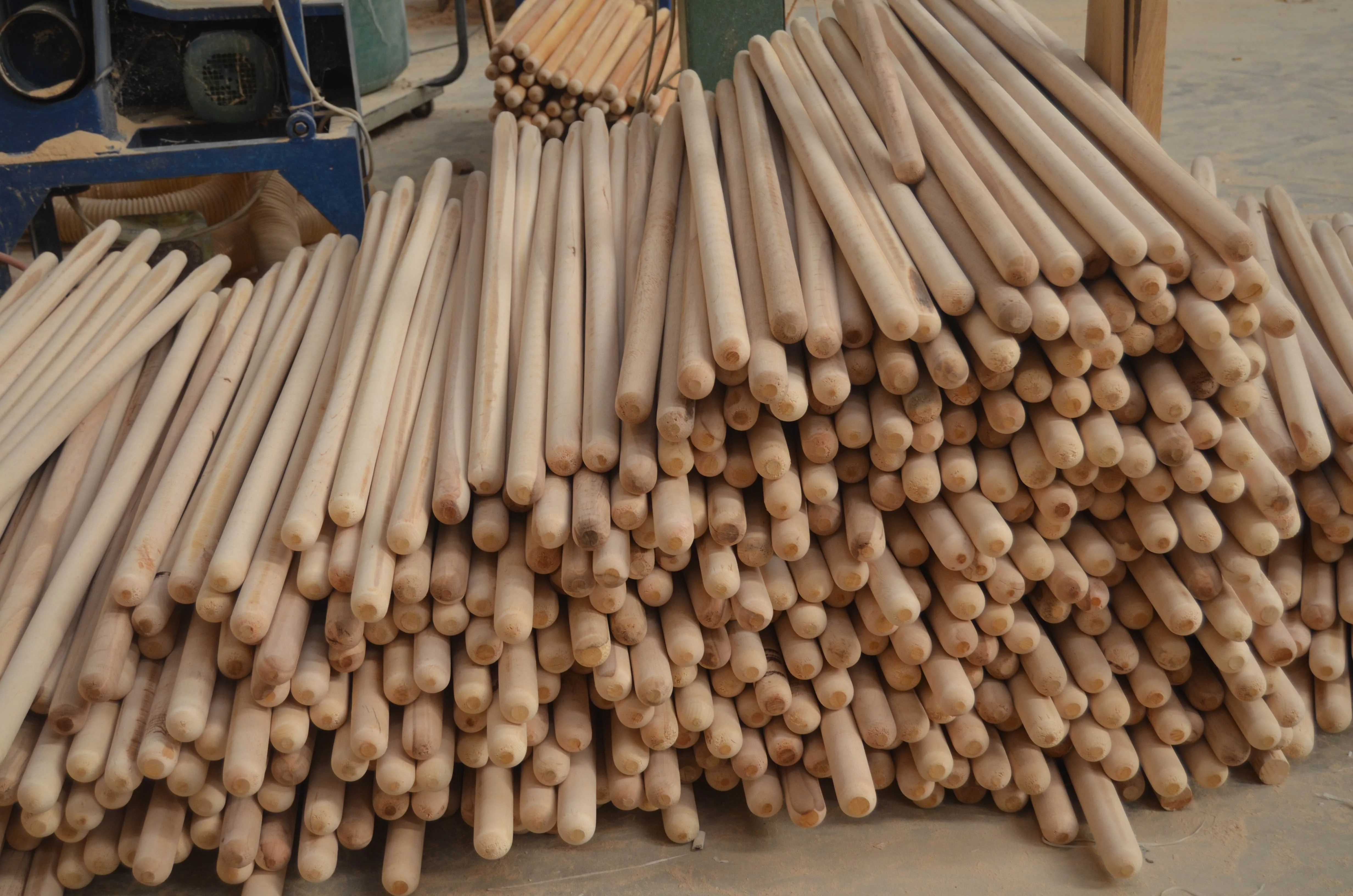 Wood Shovel Handles 150cm 37mm diameter